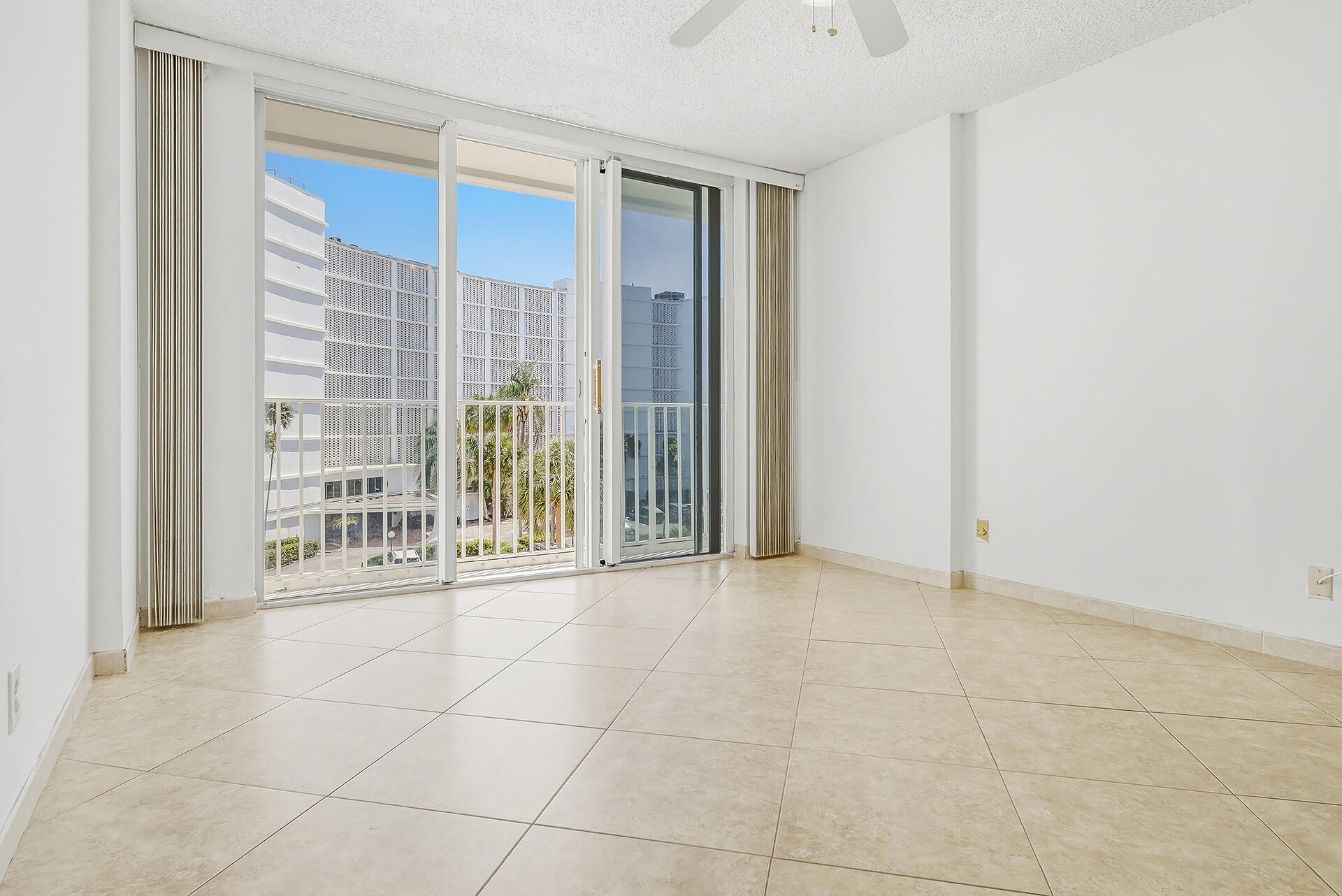 HORIZON EAST CONDO - Residential