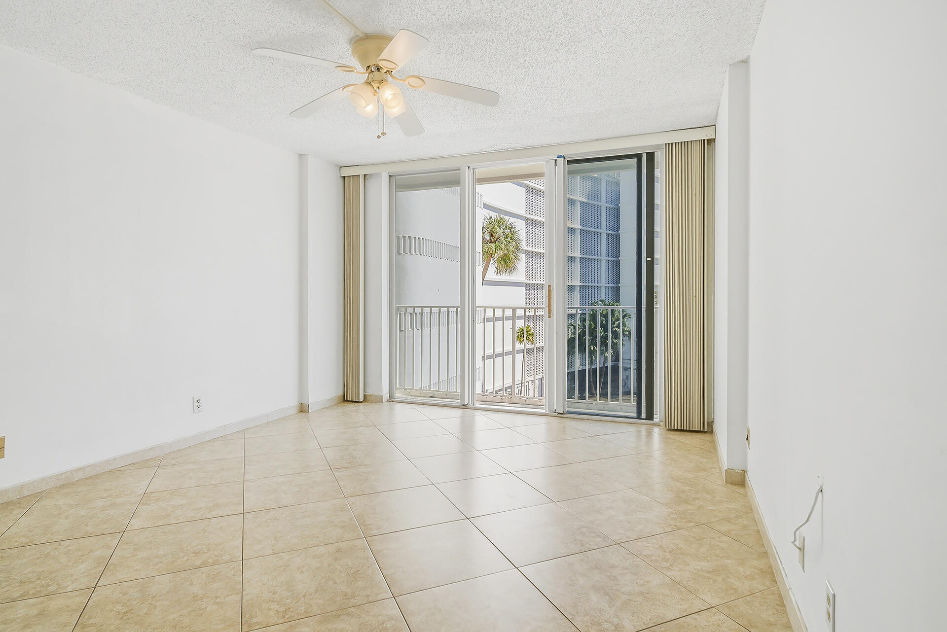 HORIZON EAST CONDO - Residential