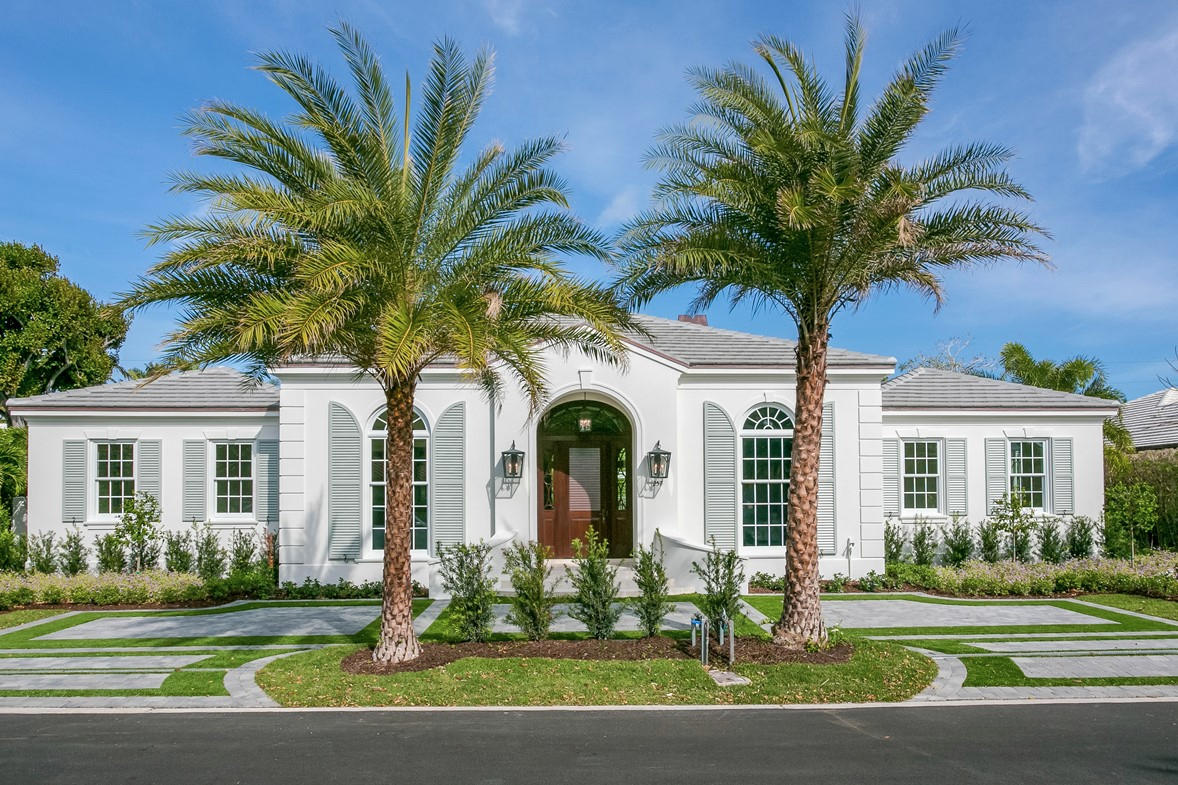 One of the only newly constructed one story homes available on the North End. Beautiful classic architecture offering over 5000 sq.ft. Features include 4 bedroom, 5.2 Baths, Library, Dual Master Baths, Summer Kitchen and private alley way with rear entry garage just steps to the lake trail and beach access. Built by award winning Purucker & Marrano Custom homes, the transitional decor boasts volume ceilings throughout, bleached oak and limestone flooring, gourmet kitchen, custom cabinetry throughout and design selections by McCann Design Group. Completion date is early fall 2016.