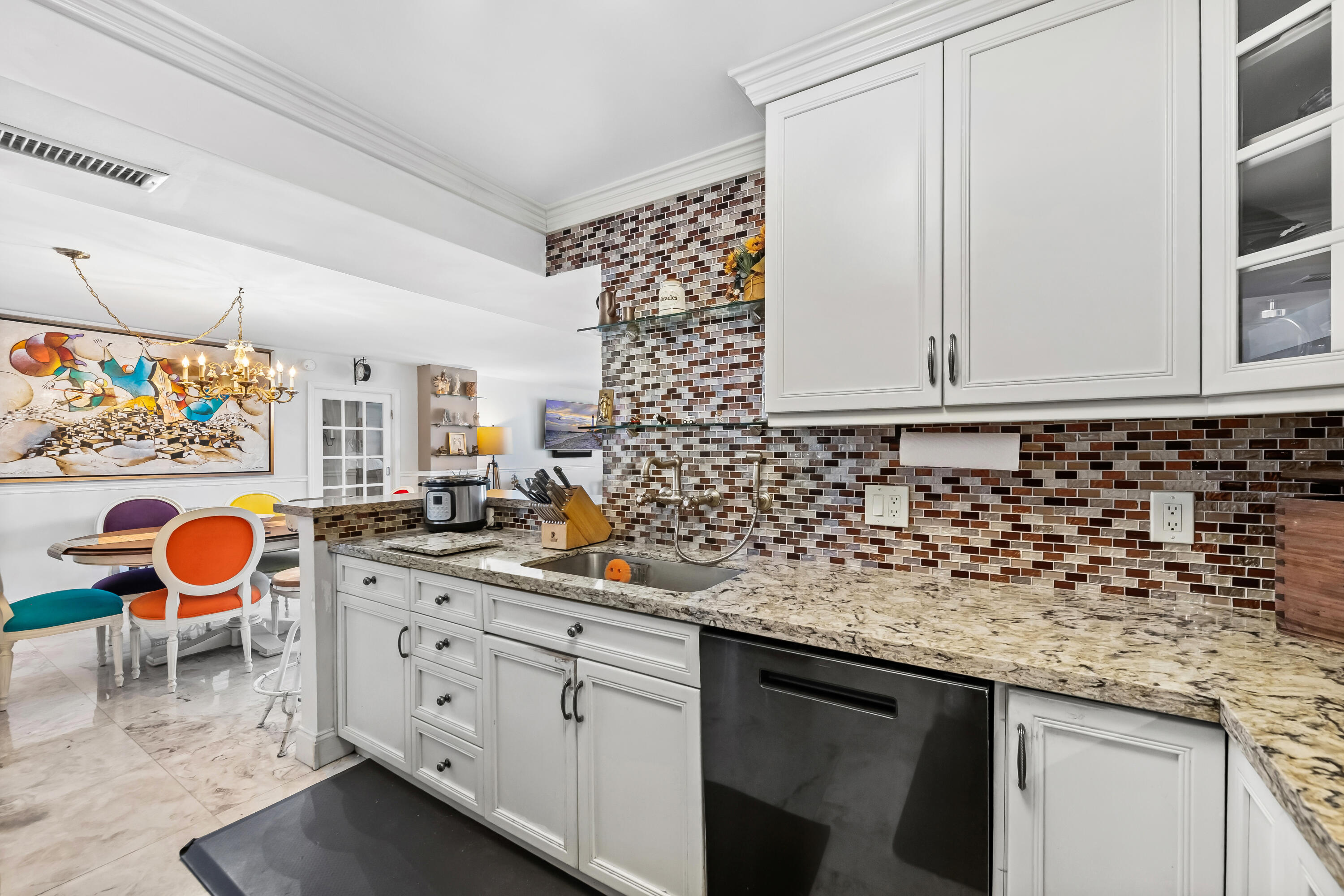 ALLINGTON TOWERS NORTH CONDO - Residential