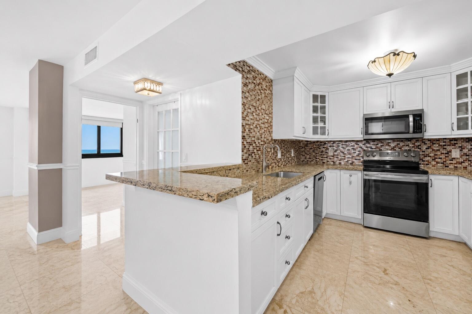 ALLINGTON TOWERS NORTH CONDO - Residential