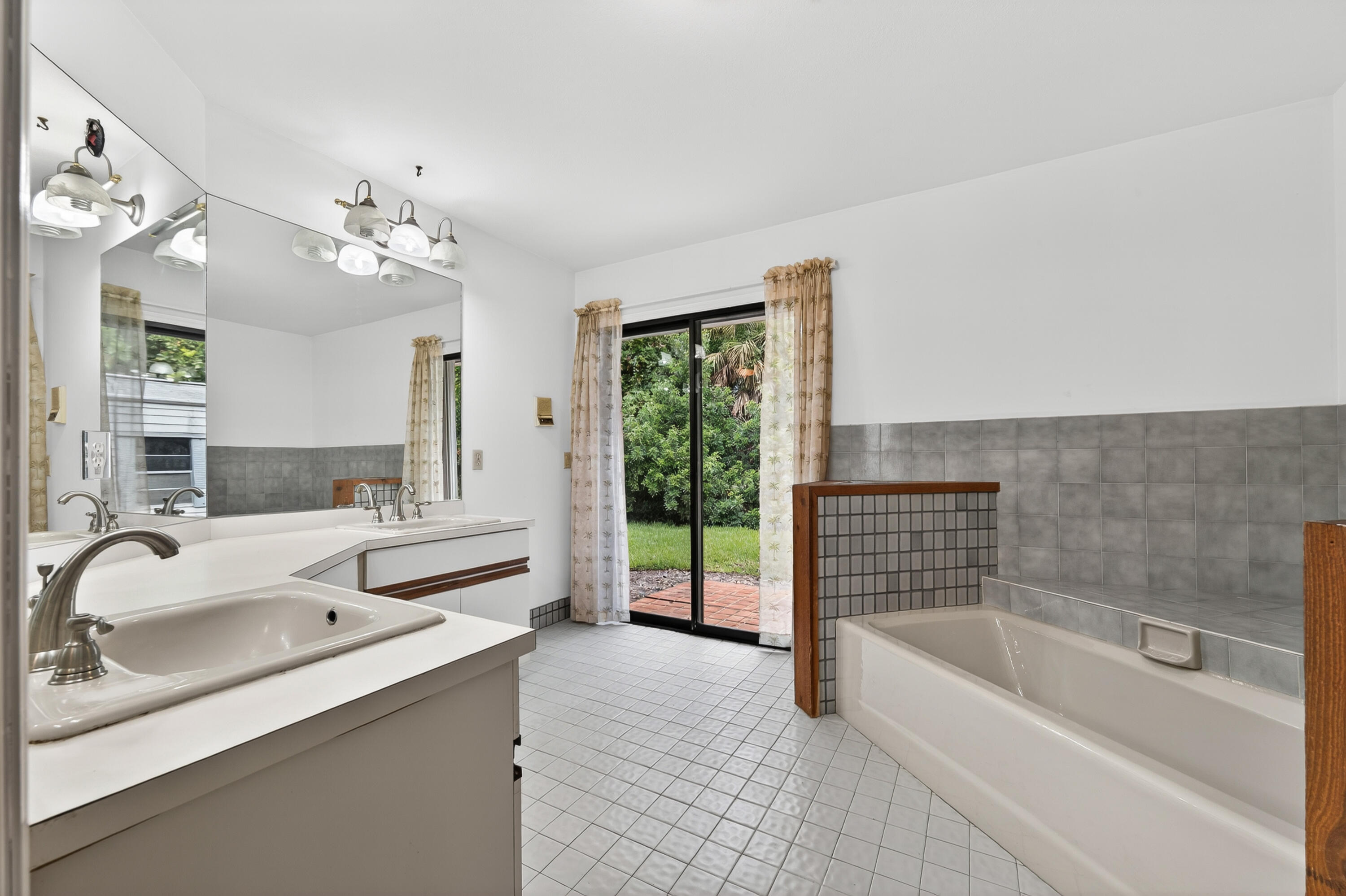 PINECREST LAKES - Residential