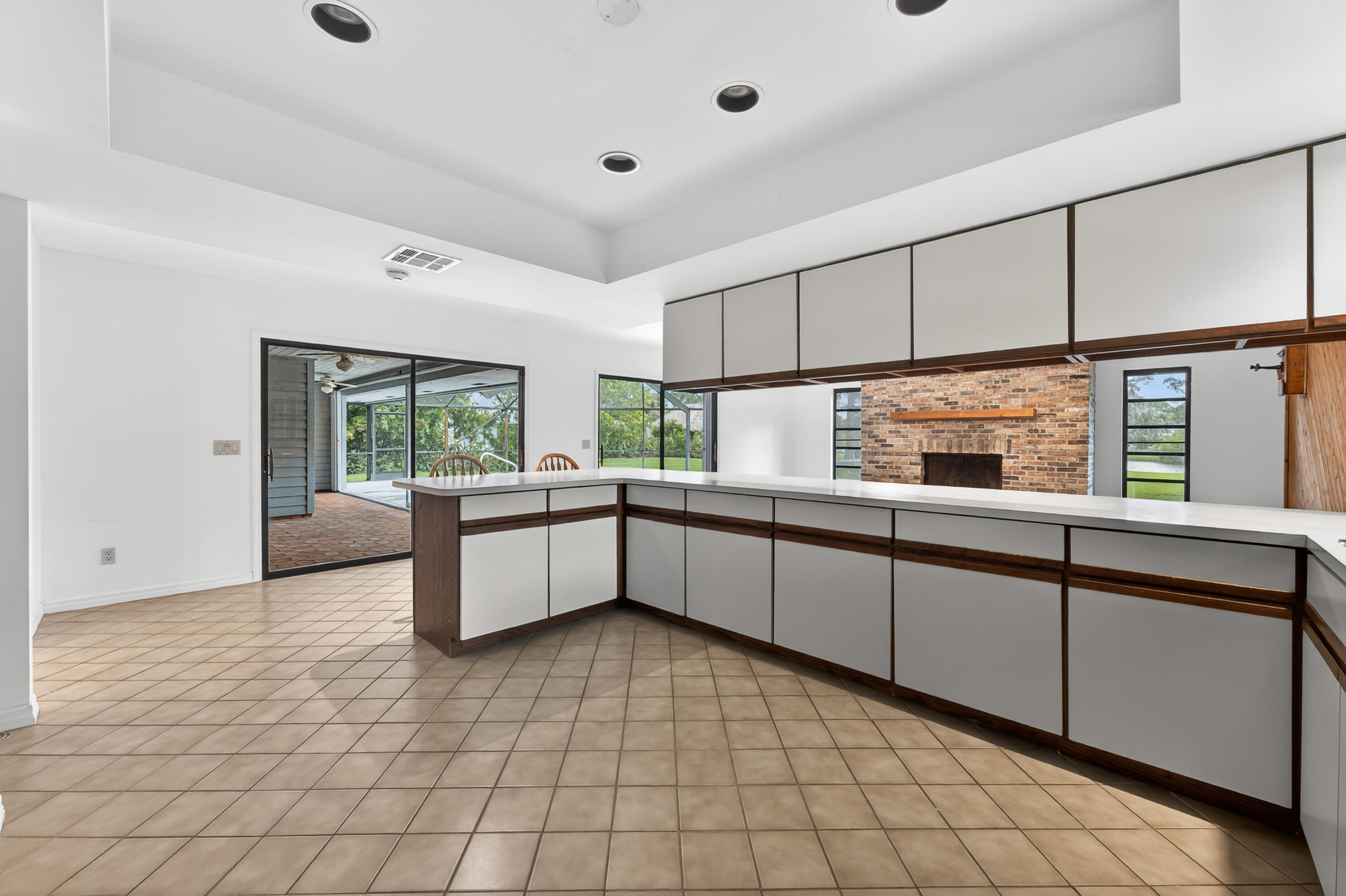 PINECREST LAKES - Residential