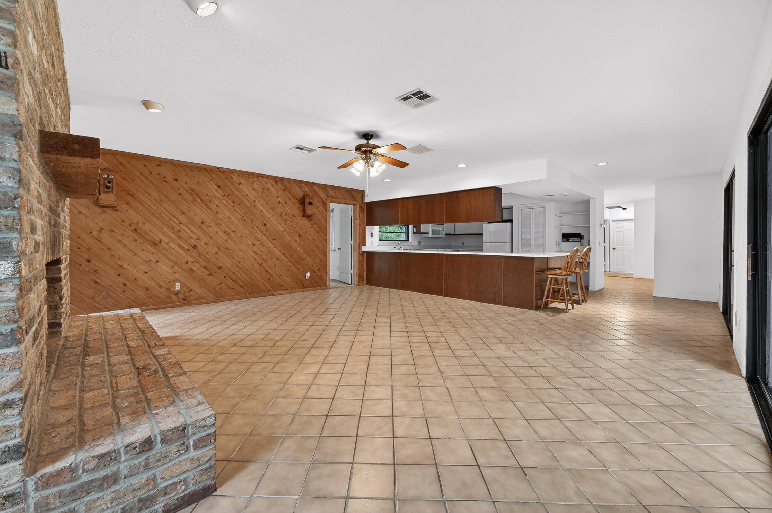 PINECREST LAKES - Residential