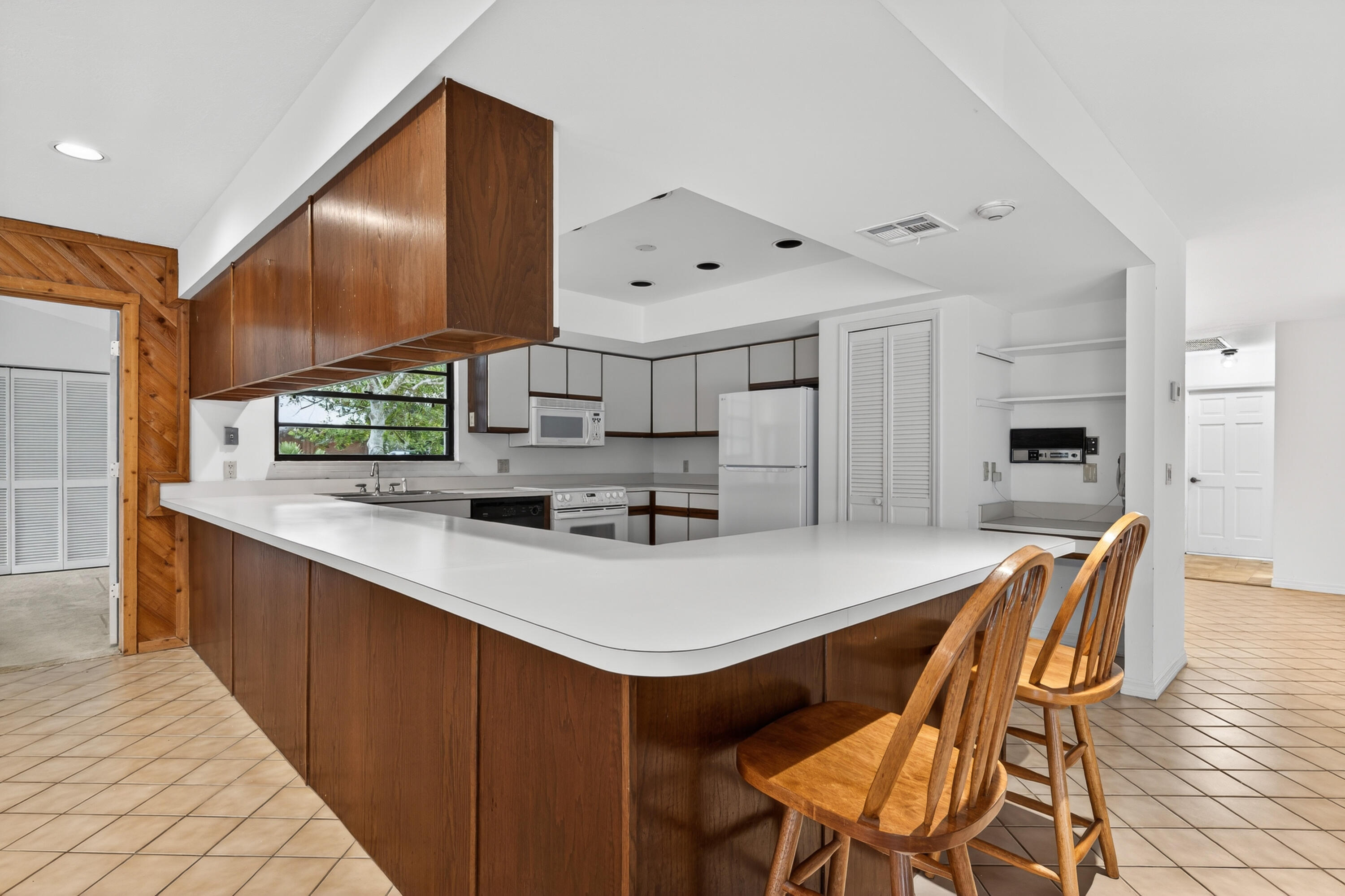 PINECREST LAKES - Residential