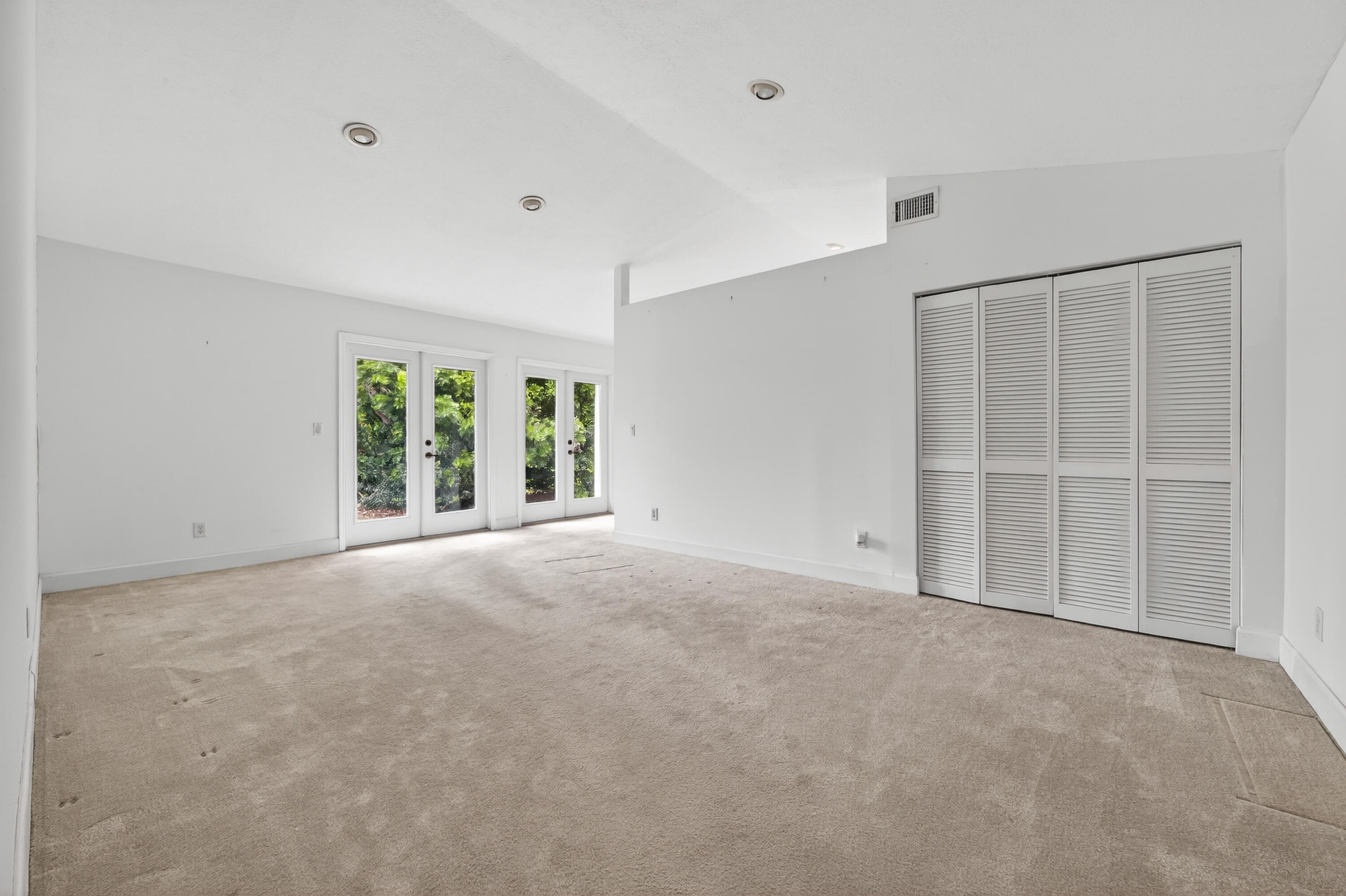 PINECREST LAKES - Residential