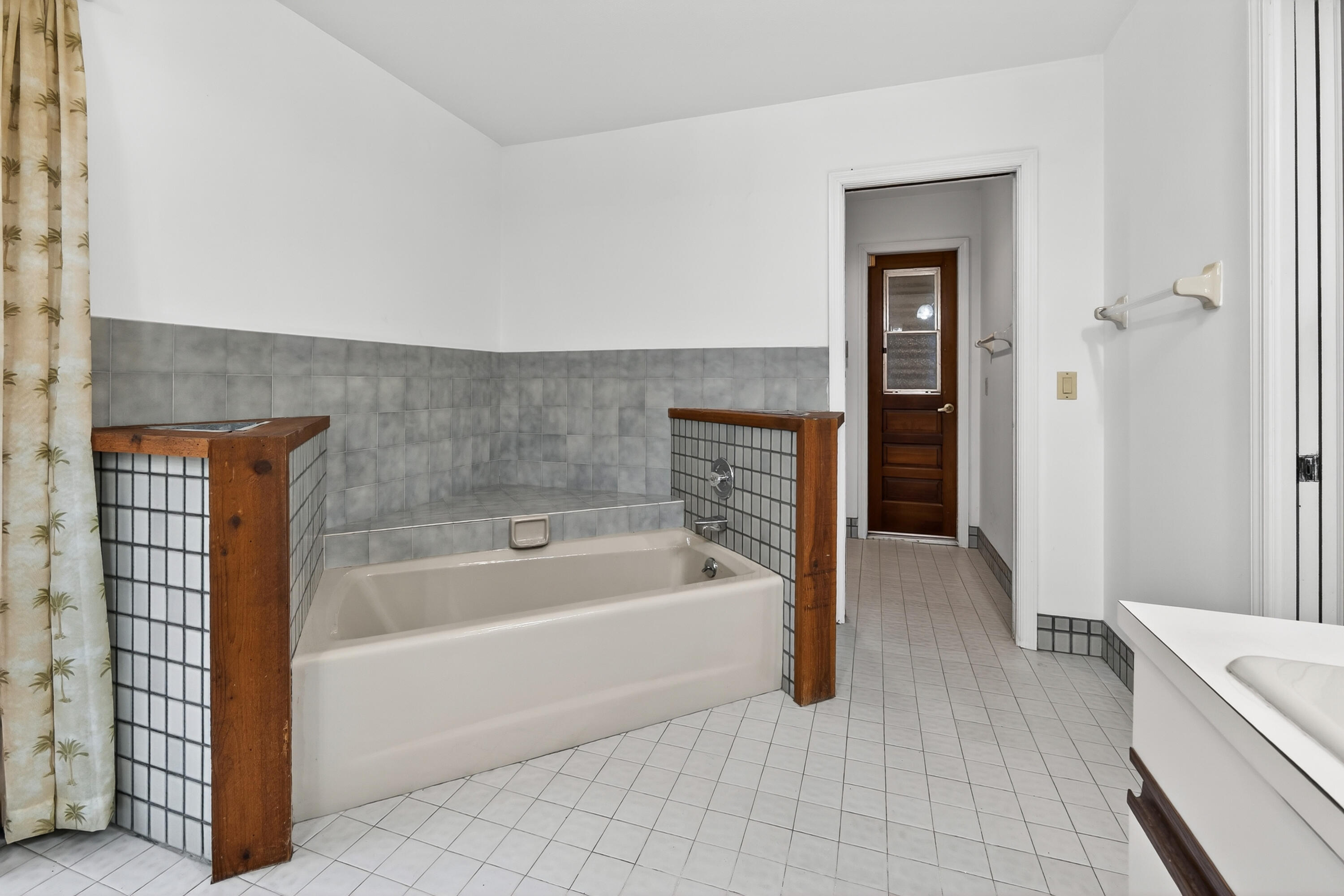 PINECREST LAKES - Residential
