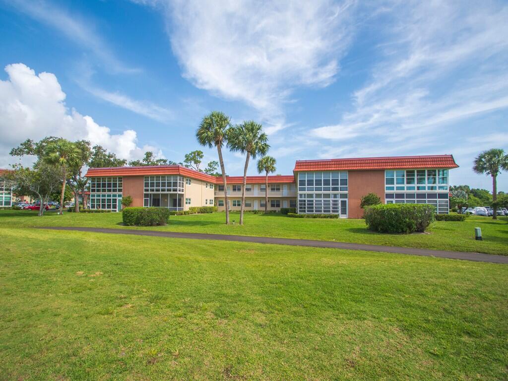 VISTA ROYALE PHASE IV BLDGS 83-111 - Residential