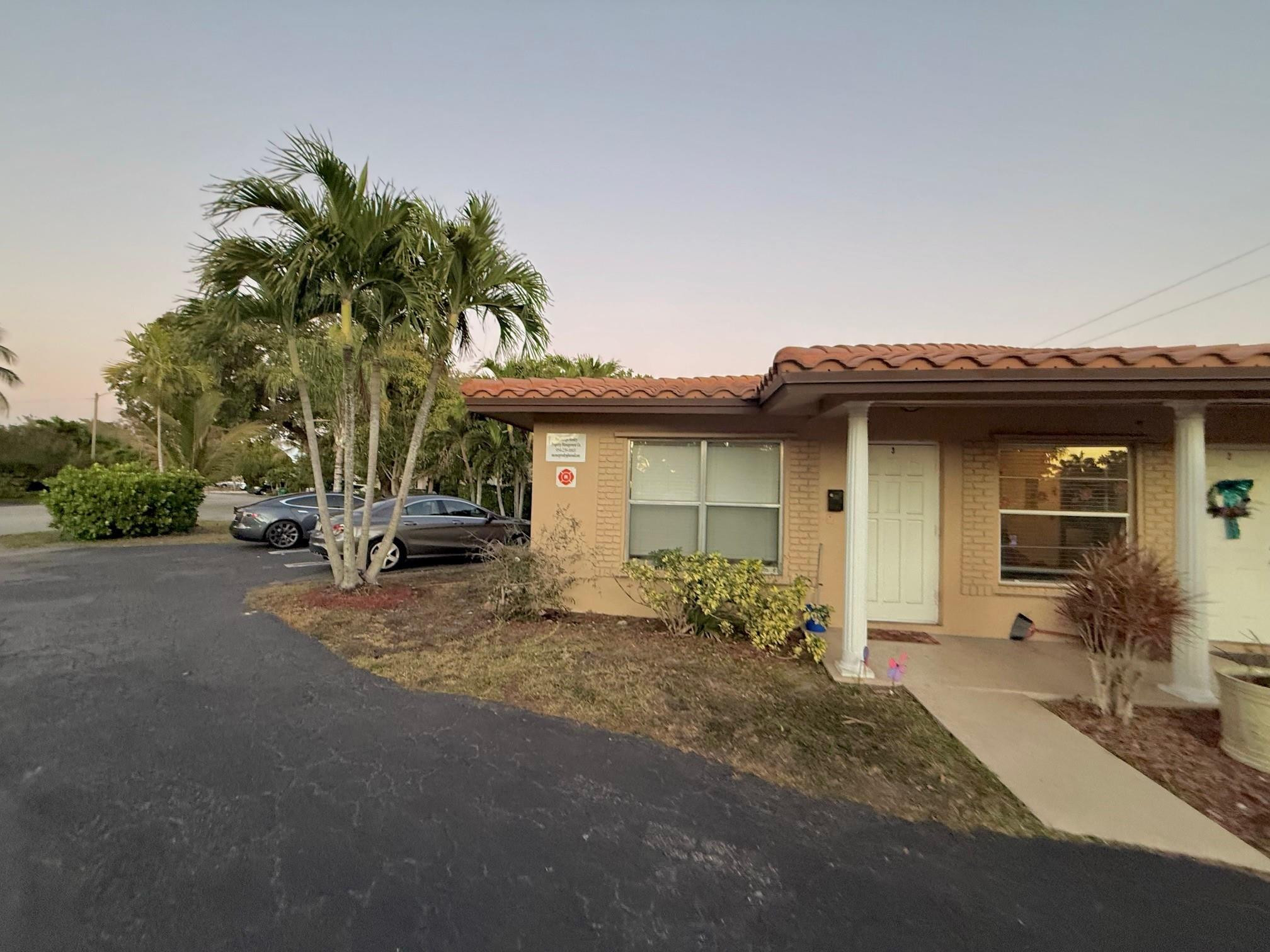 AMAZING INVESTMENT OPPORTUNITY! WELL MAINTAINED FULLY OCCUPIED TRIPLEX AVAILABLE FOR SALE. PROPERTY GENERATES $4,625.00 MONTHLY. TENANTS PAY ELECTRIC. ALL UNITS ARE 1 BEDROOM 1BATHROOM, NEWLY UPDATED & OFFER CENTRAL A/C.  GREAT LOCATION, MINUTES TO SHOPPING, A+ SCHOOLS & MAJOR HIGHWAYS.