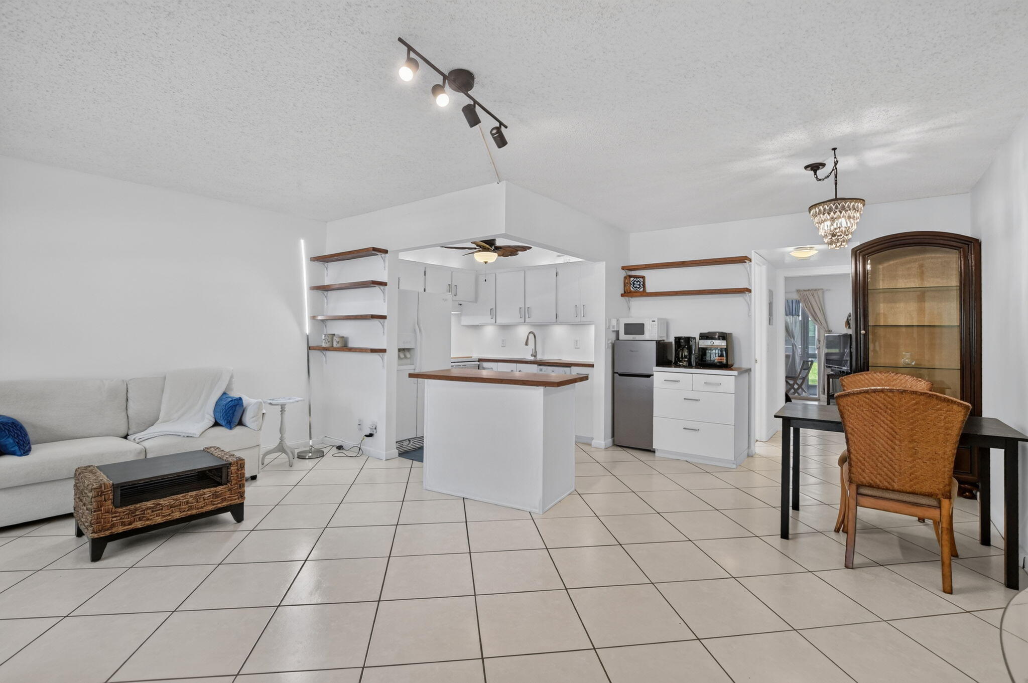 OAKRIDGE Q CONDO - Residential