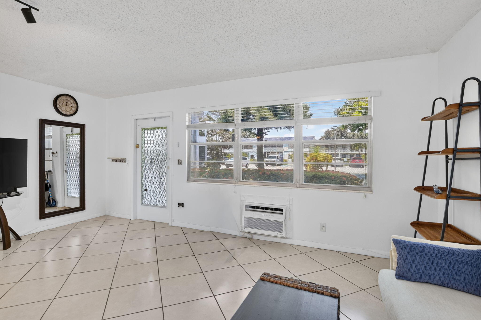 OAKRIDGE Q CONDO - Residential