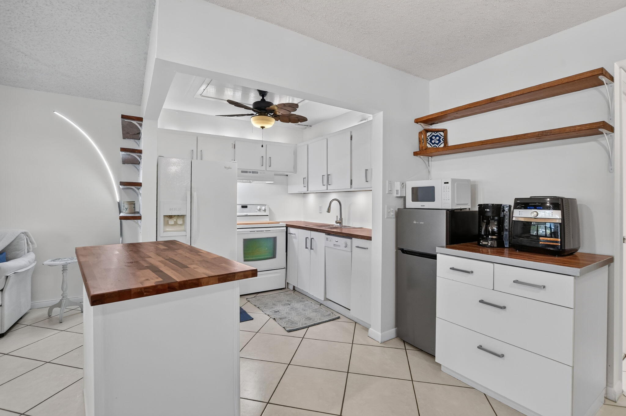 OAKRIDGE Q CONDO - Residential