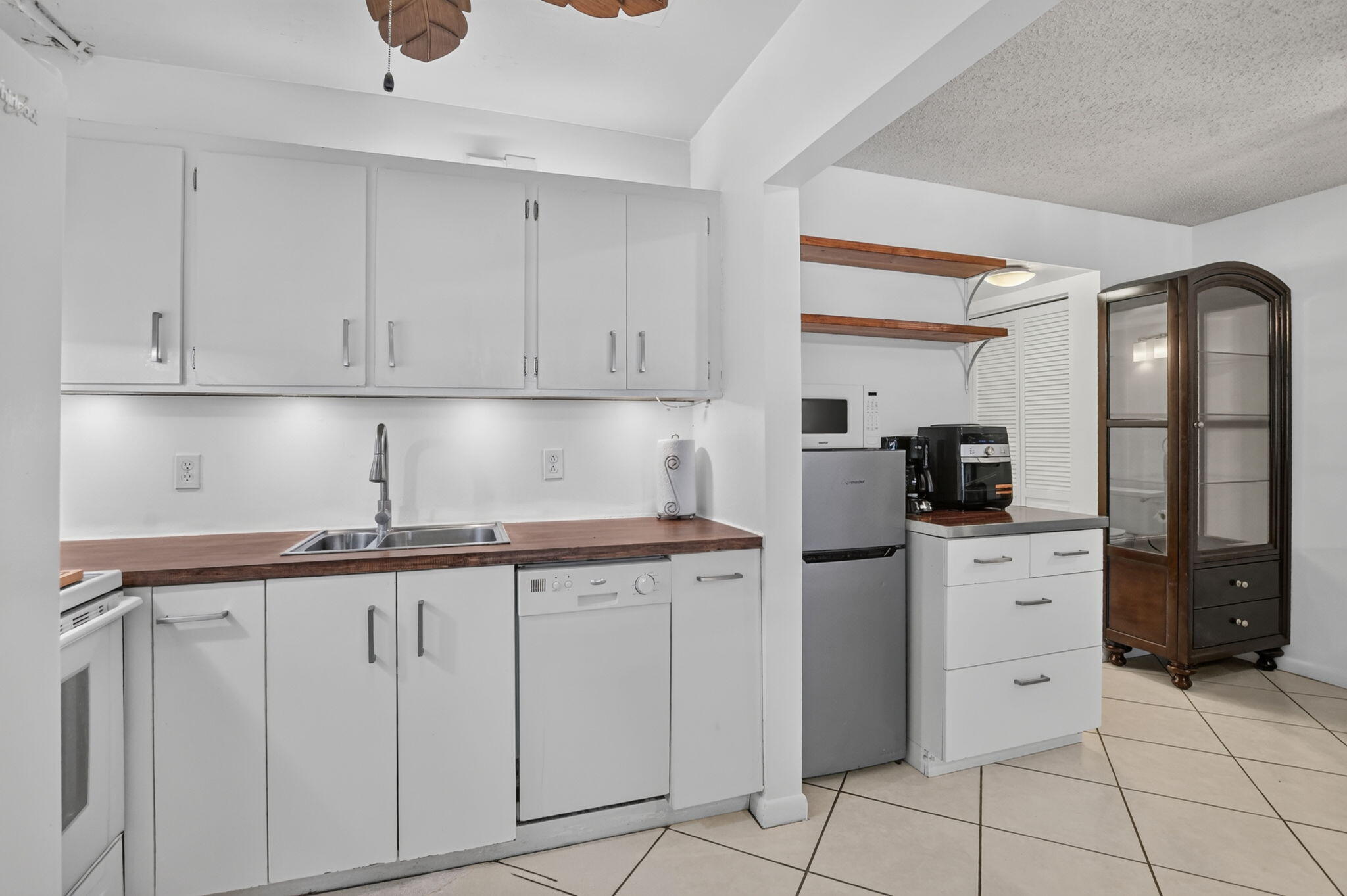 OAKRIDGE Q CONDO - Residential