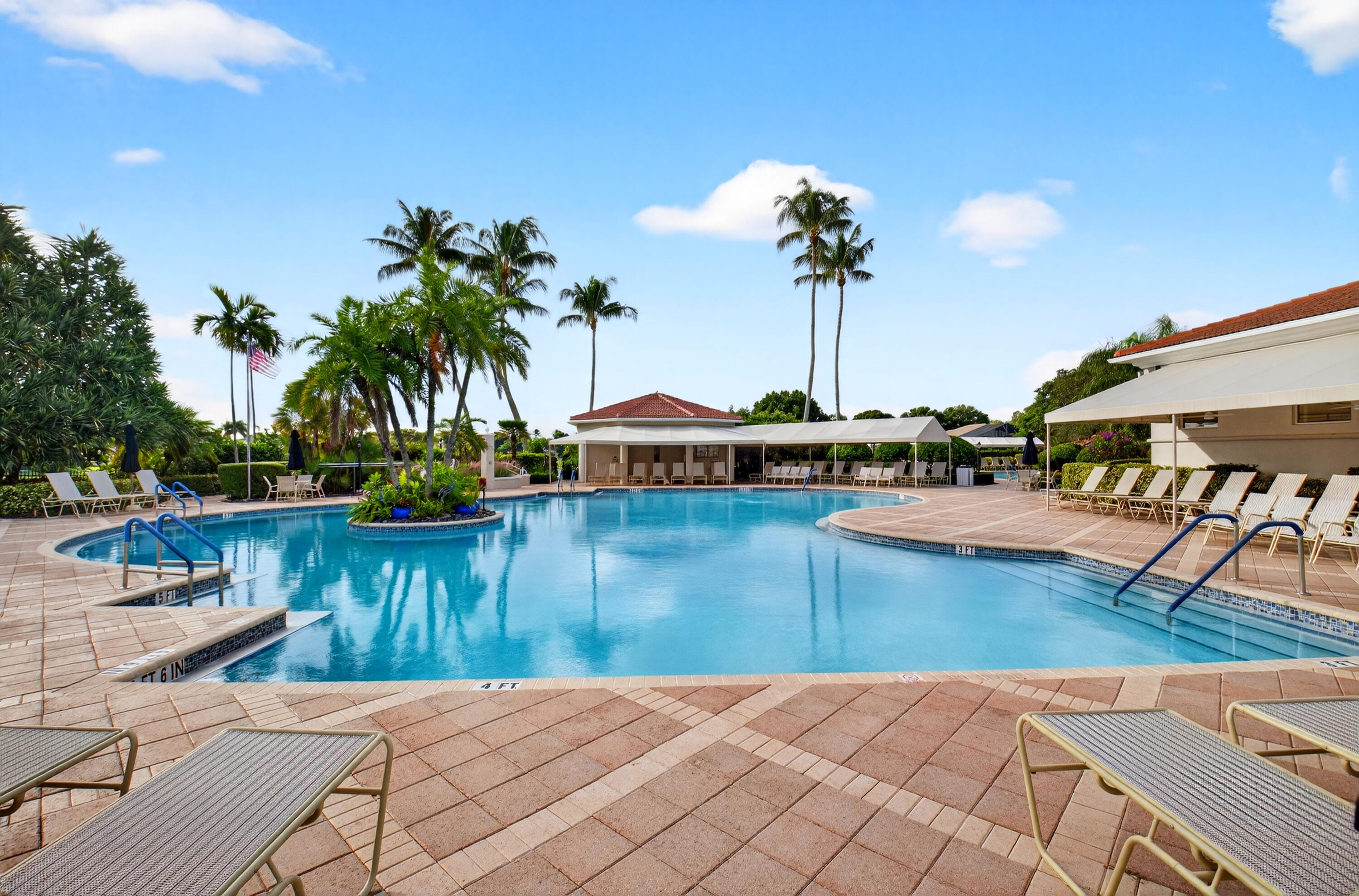 VALENCIA LAKES - Residential