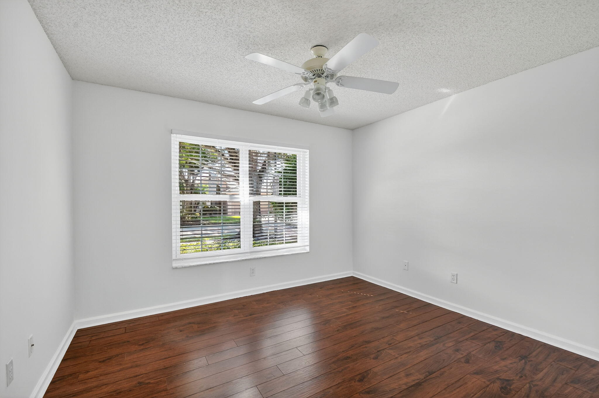 VALENCIA LAKES - Residential