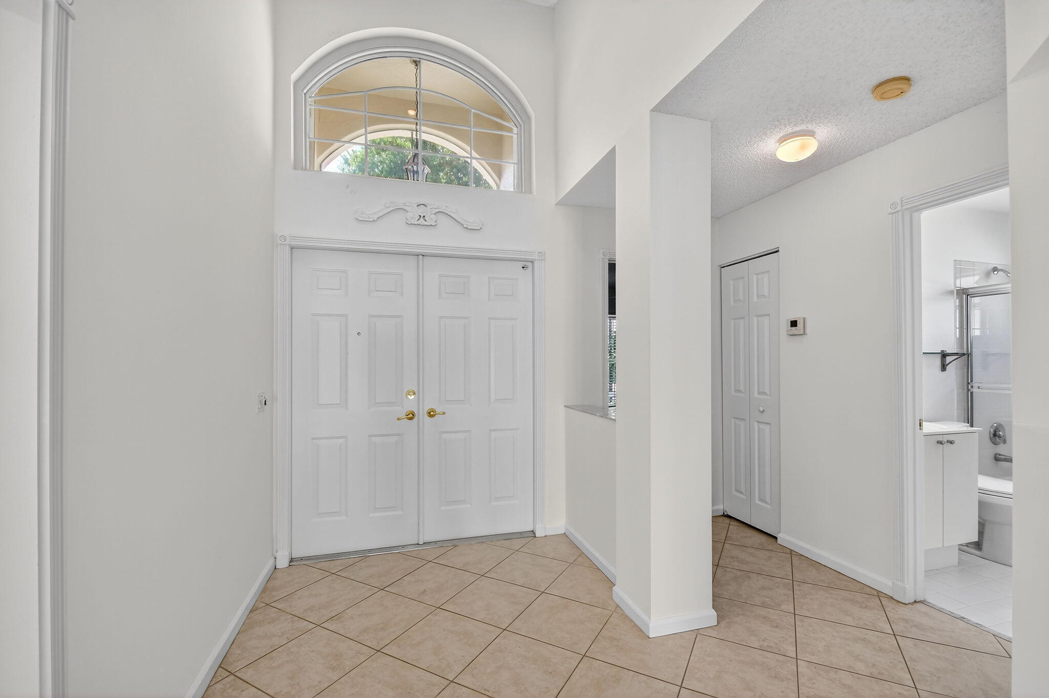VALENCIA LAKES - Residential