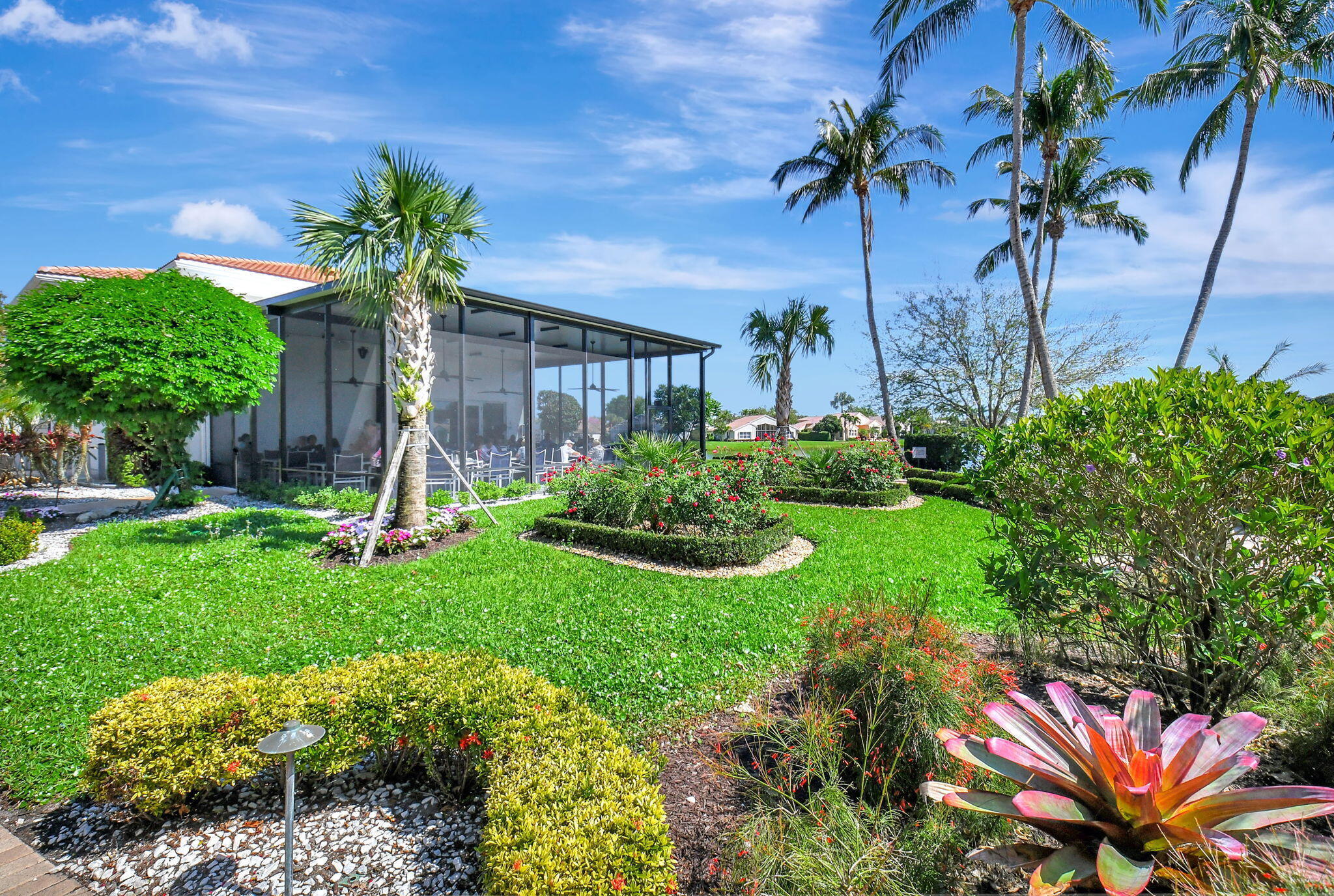 VALENCIA LAKES - Residential