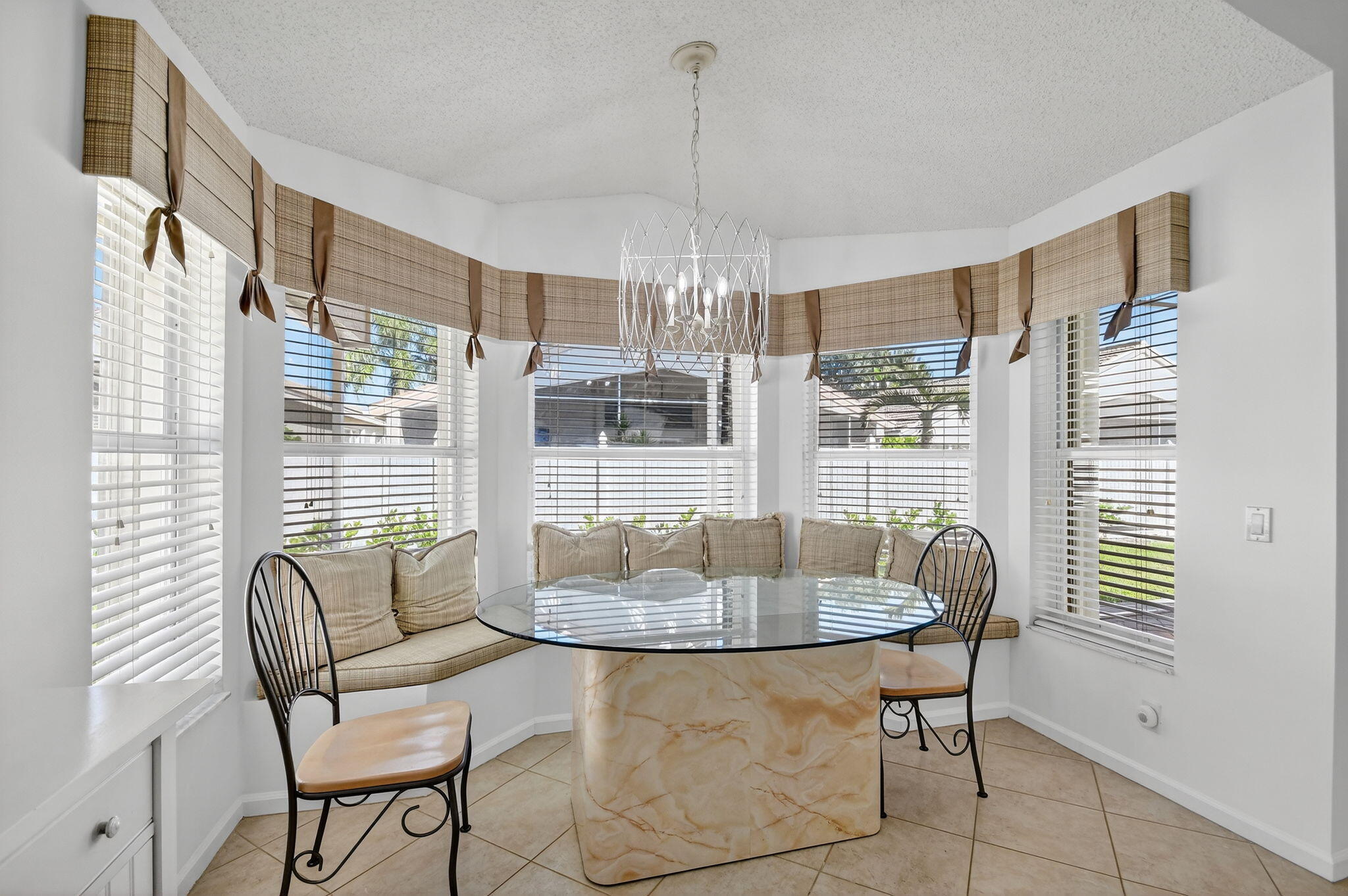 VALENCIA LAKES - Residential