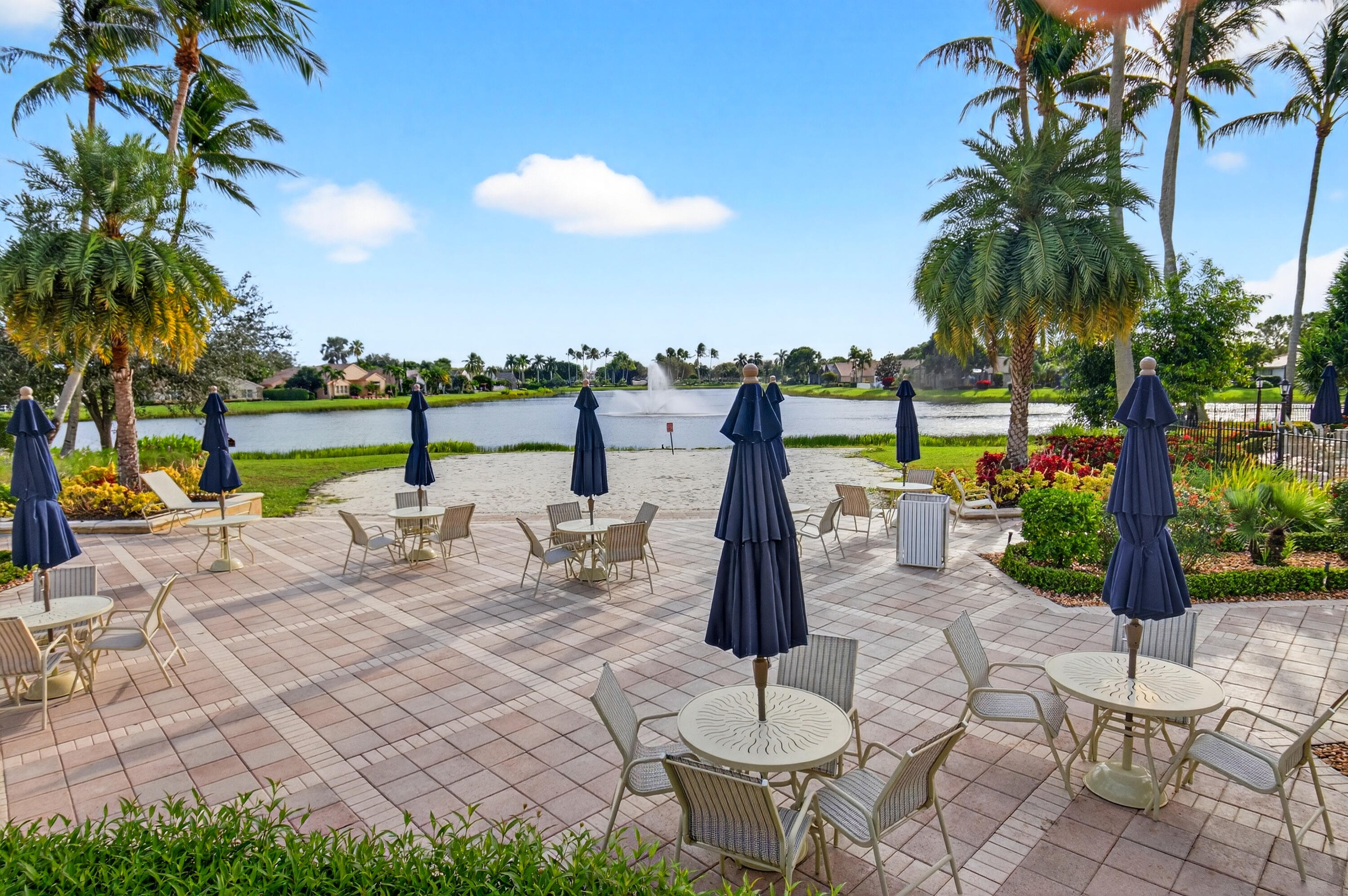 VALENCIA LAKES - Residential