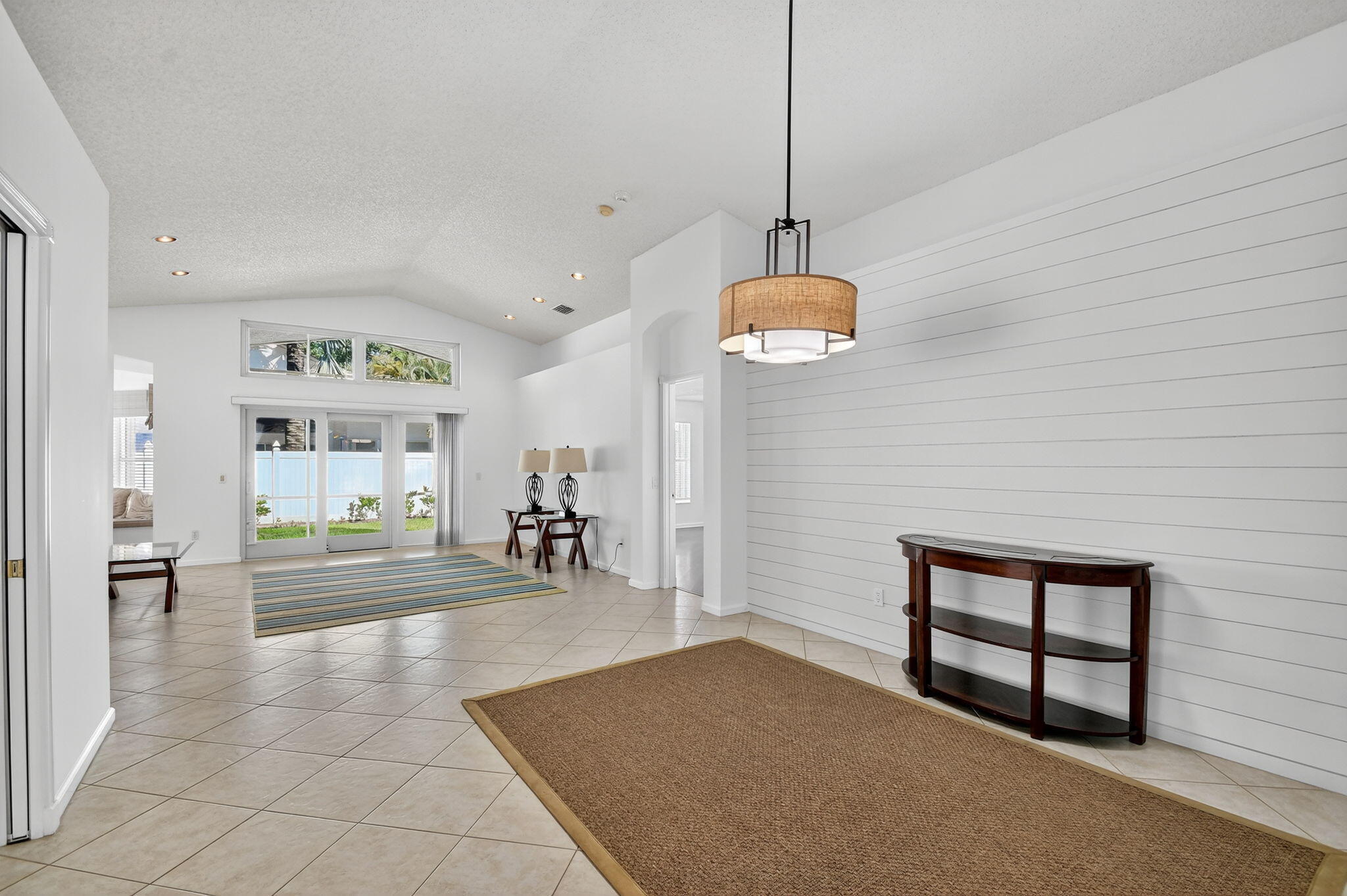 VALENCIA LAKES - Residential