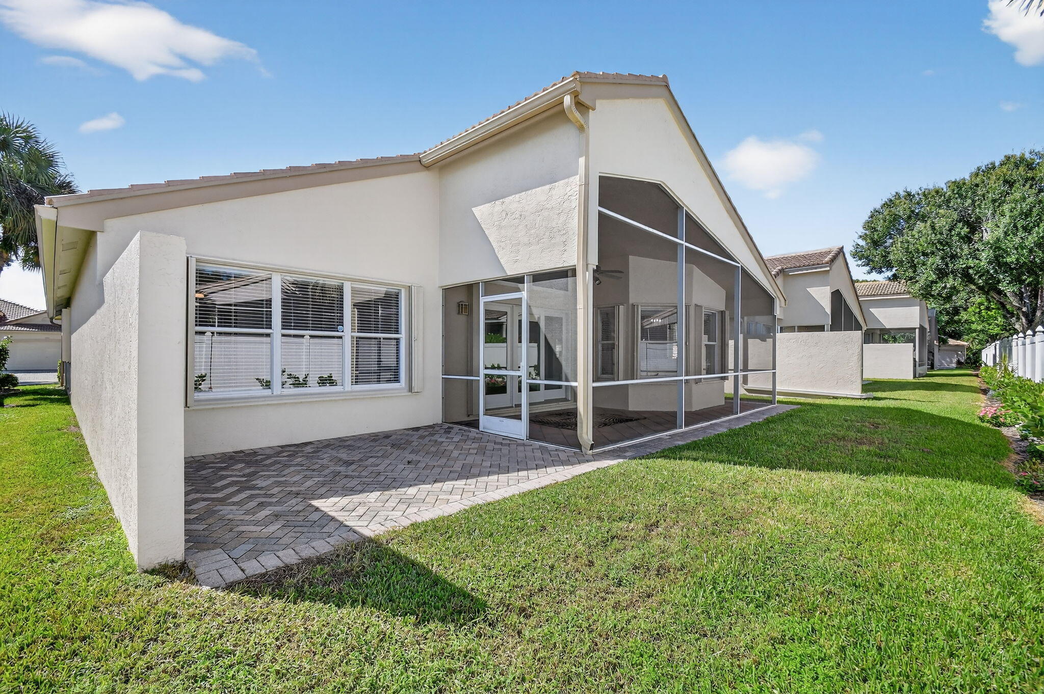VALENCIA LAKES - Residential