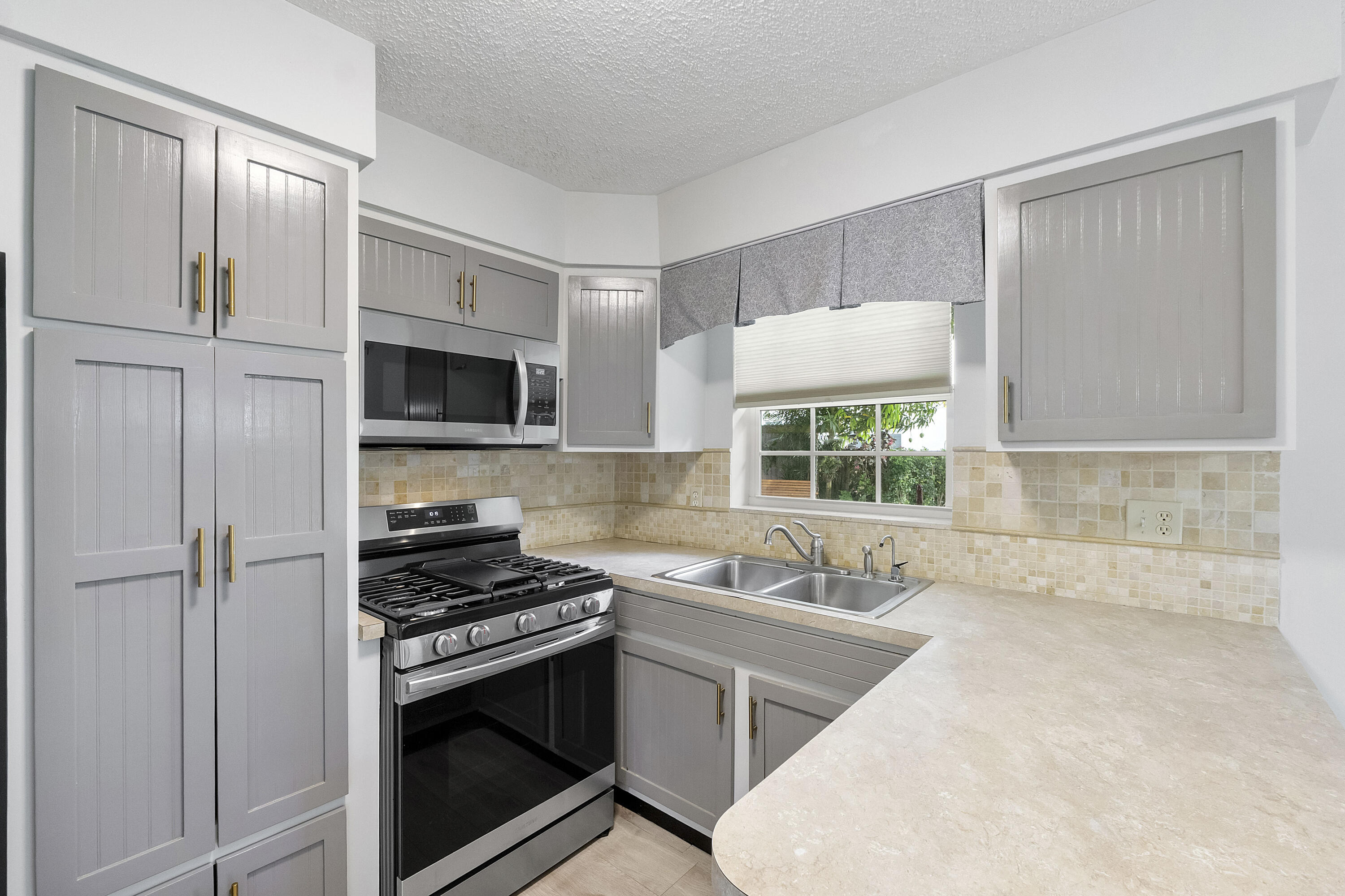 CRESTHAVEN NO 9 REPLAT - Residential