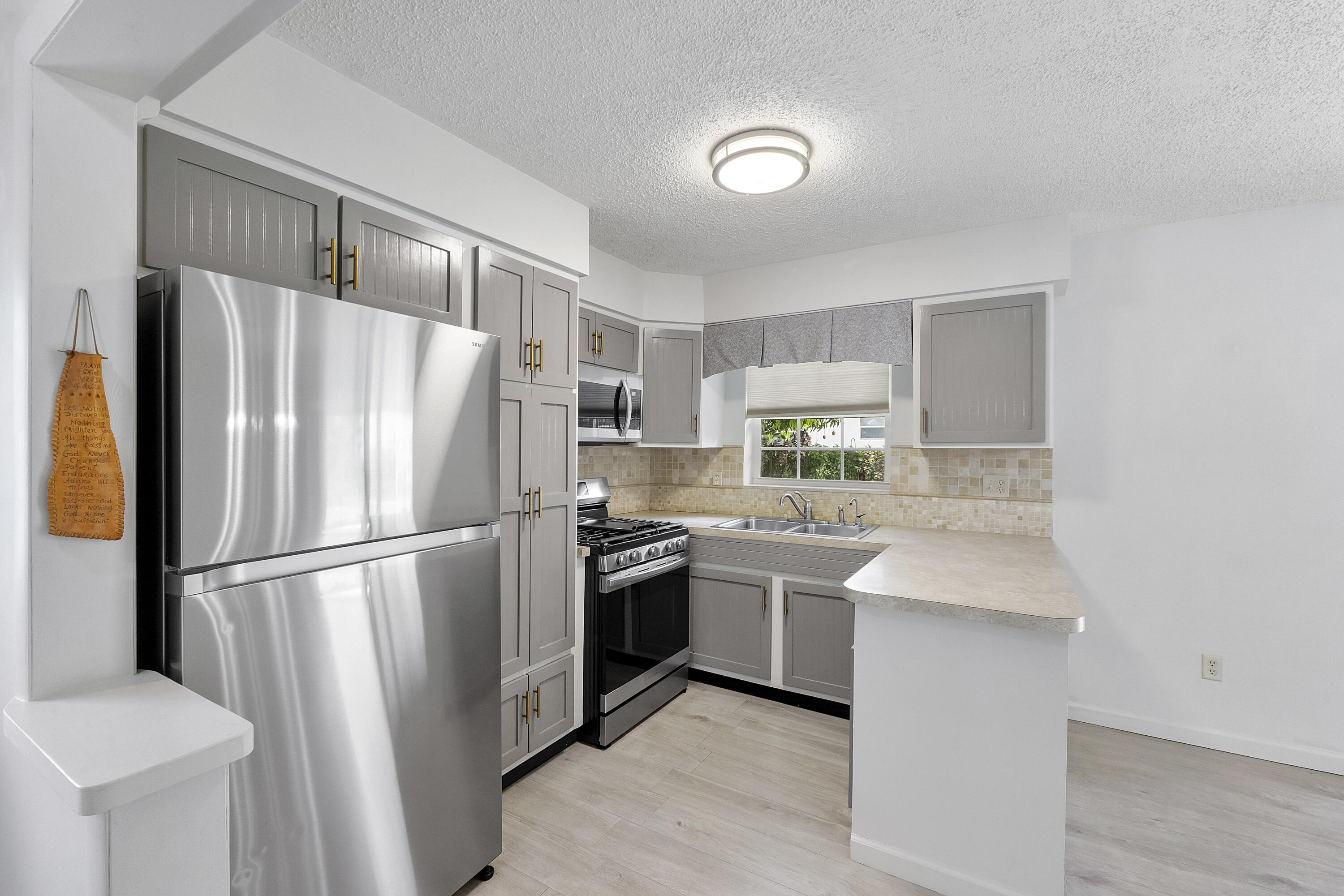 CRESTHAVEN NO 9 REPLAT - Residential