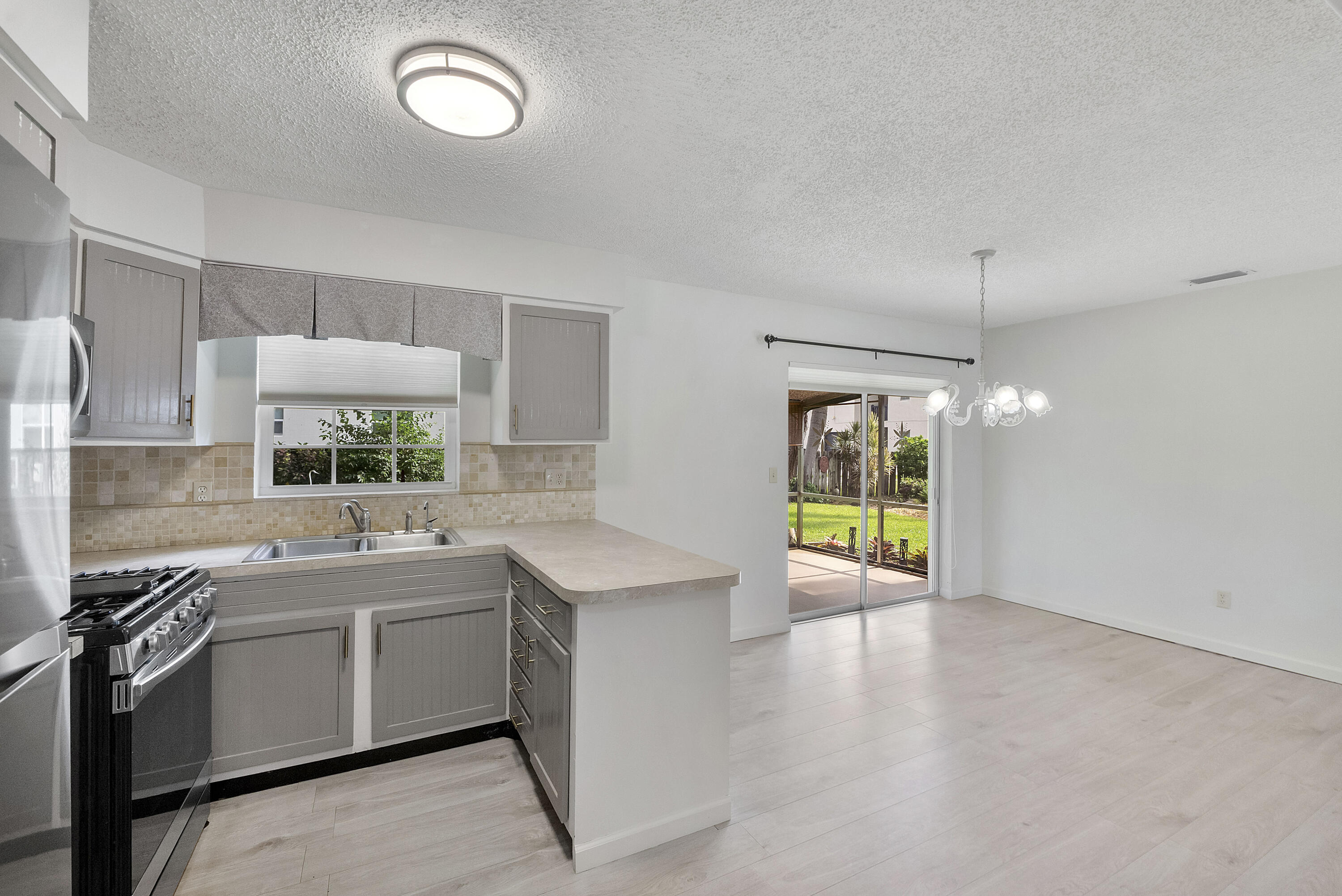 CRESTHAVEN NO 9 REPLAT - Residential