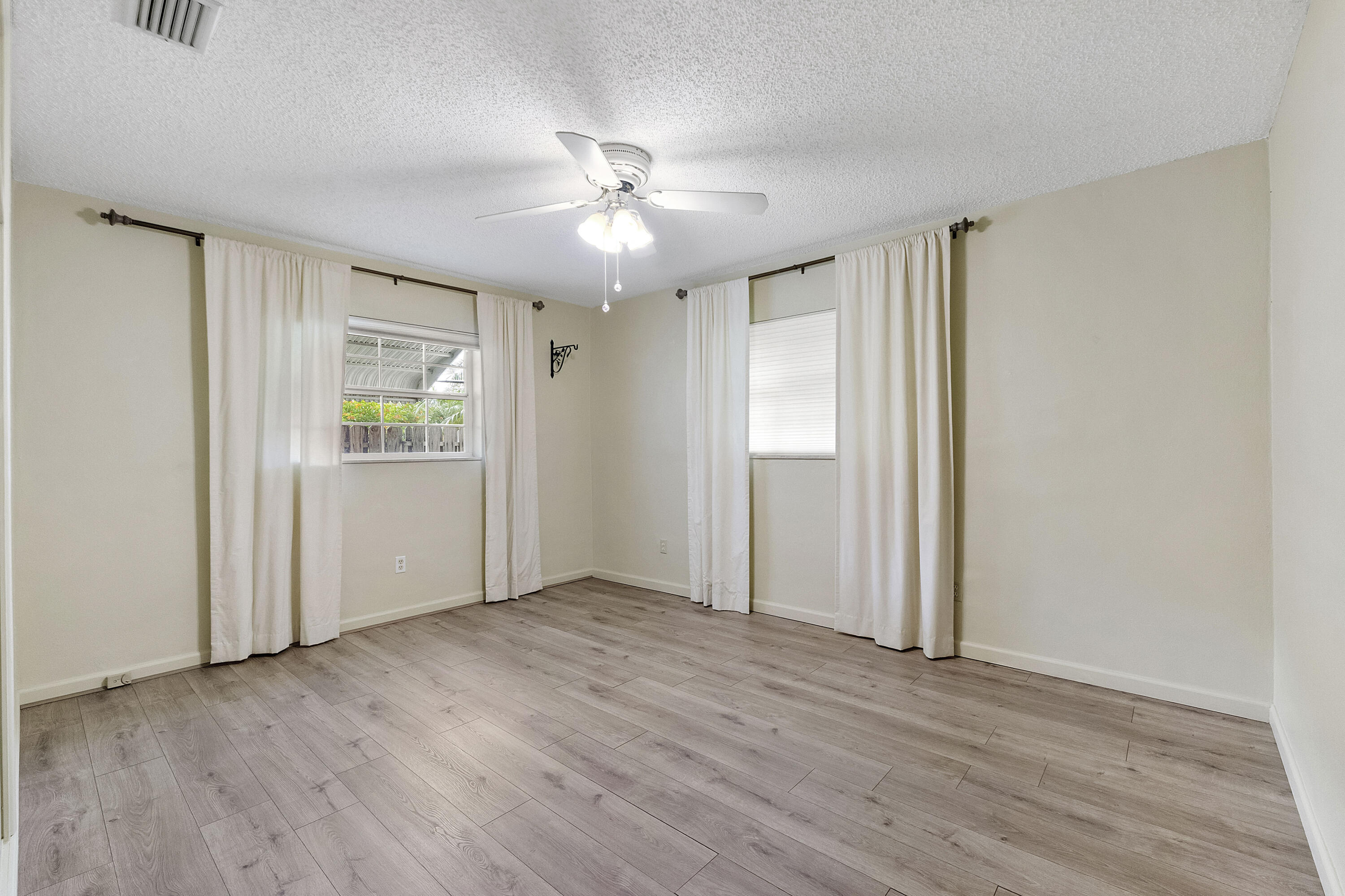 CRESTHAVEN NO 9 REPLAT - Residential