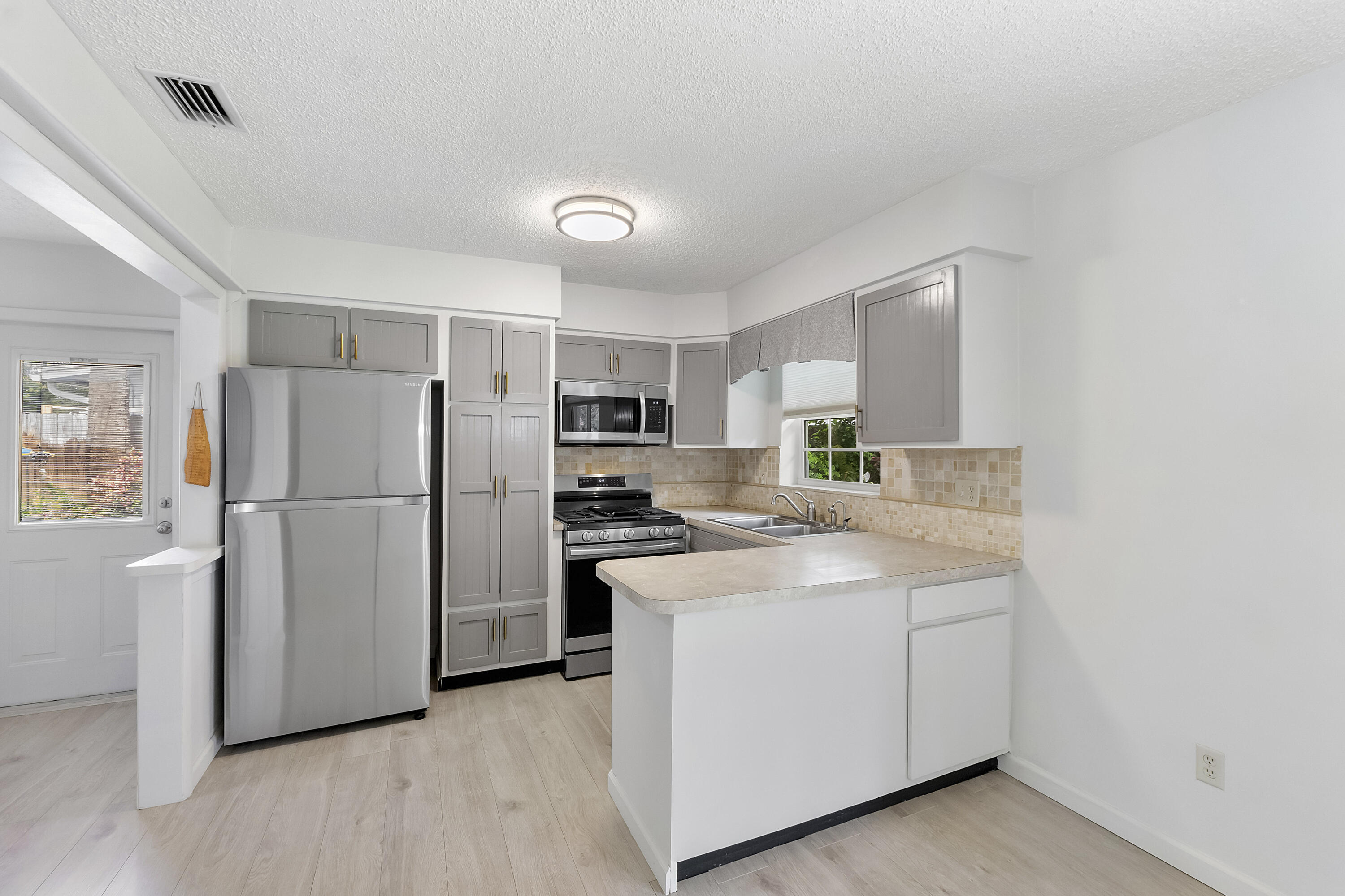 CRESTHAVEN NO 9 REPLAT - Residential