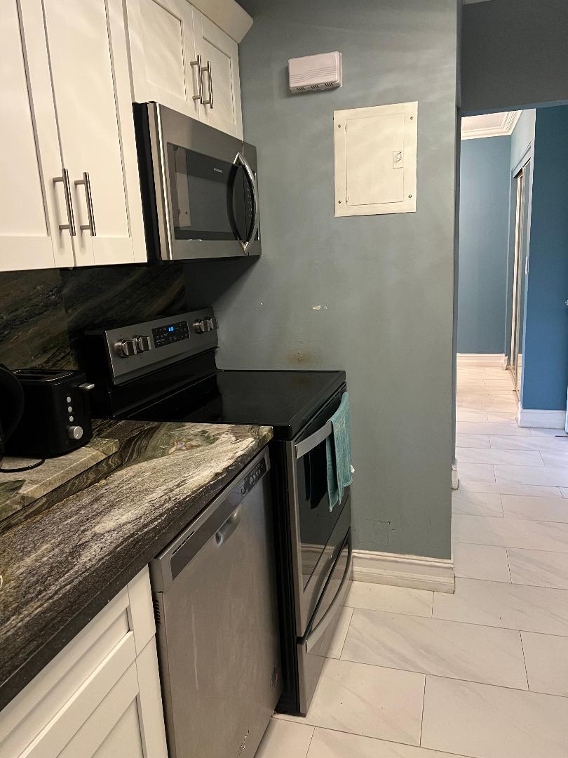 OAKLAND SHORES CONDOMINIUM 1 - Residential