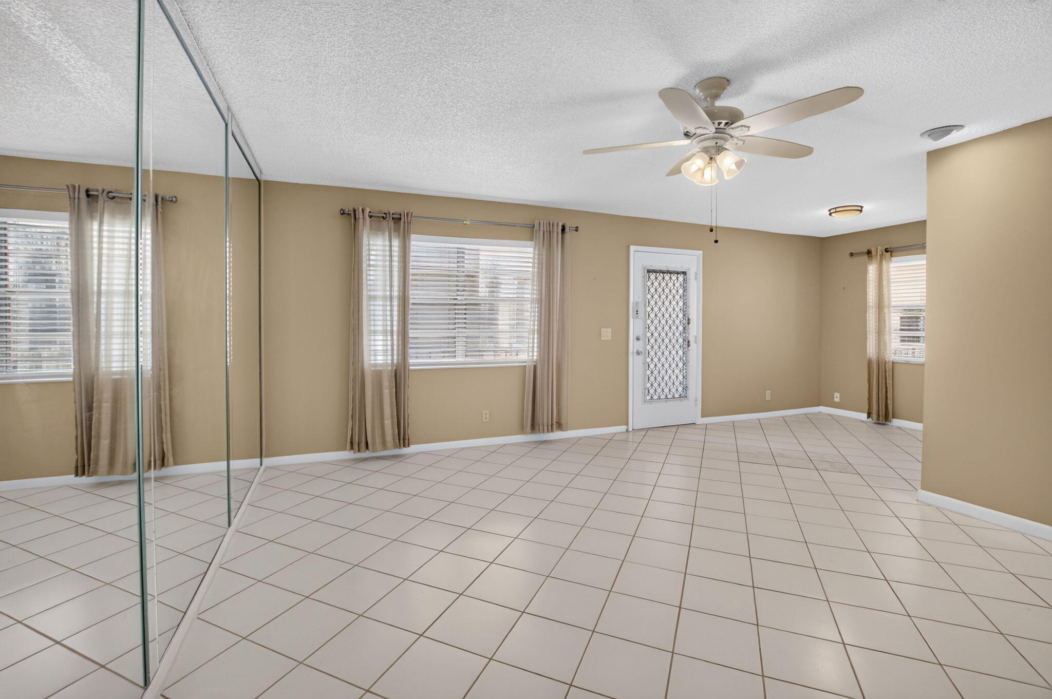 KINGS POINT CAPRI CONDOS - Residential