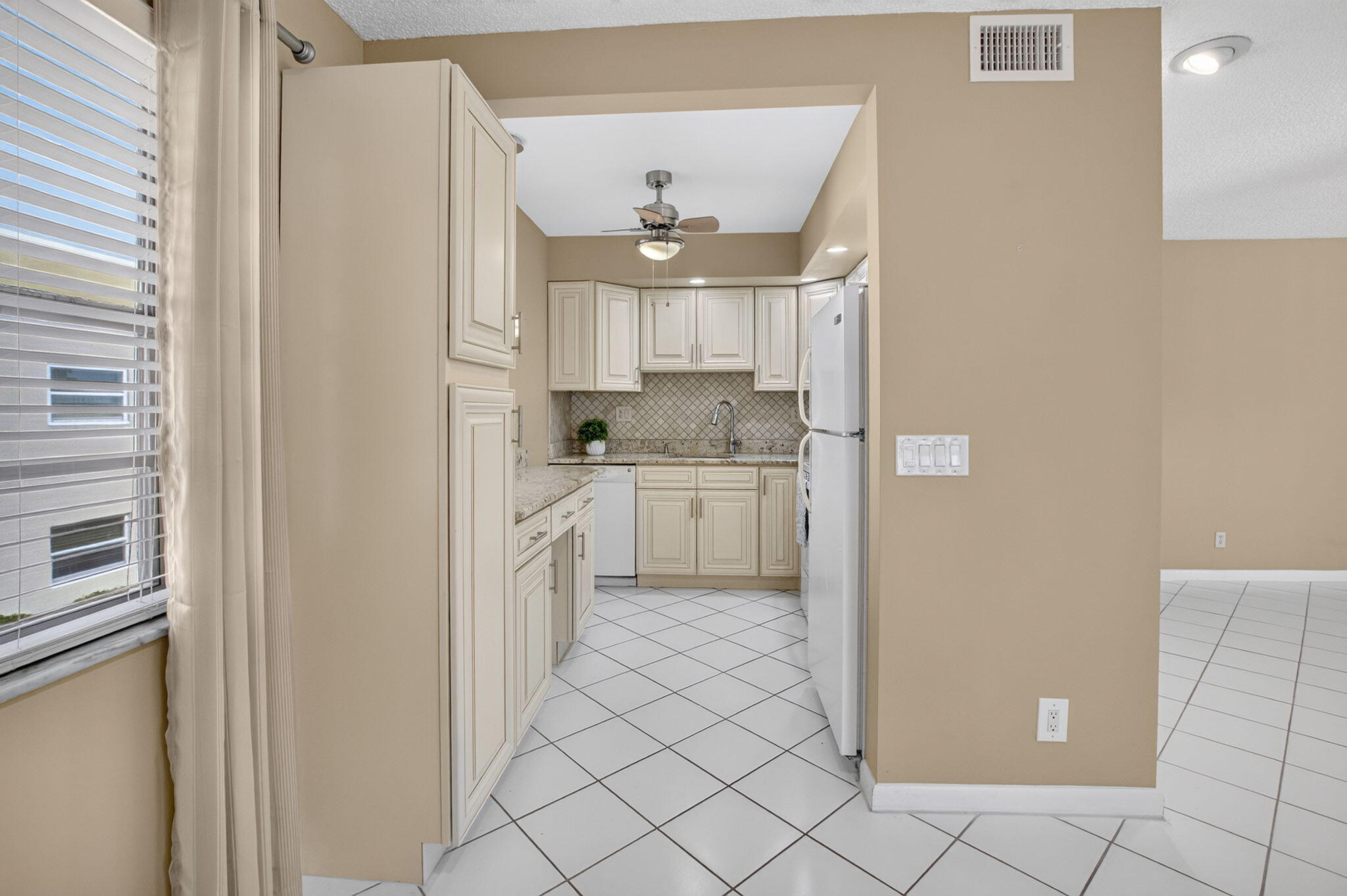 KINGS POINT CAPRI CONDOS - Residential