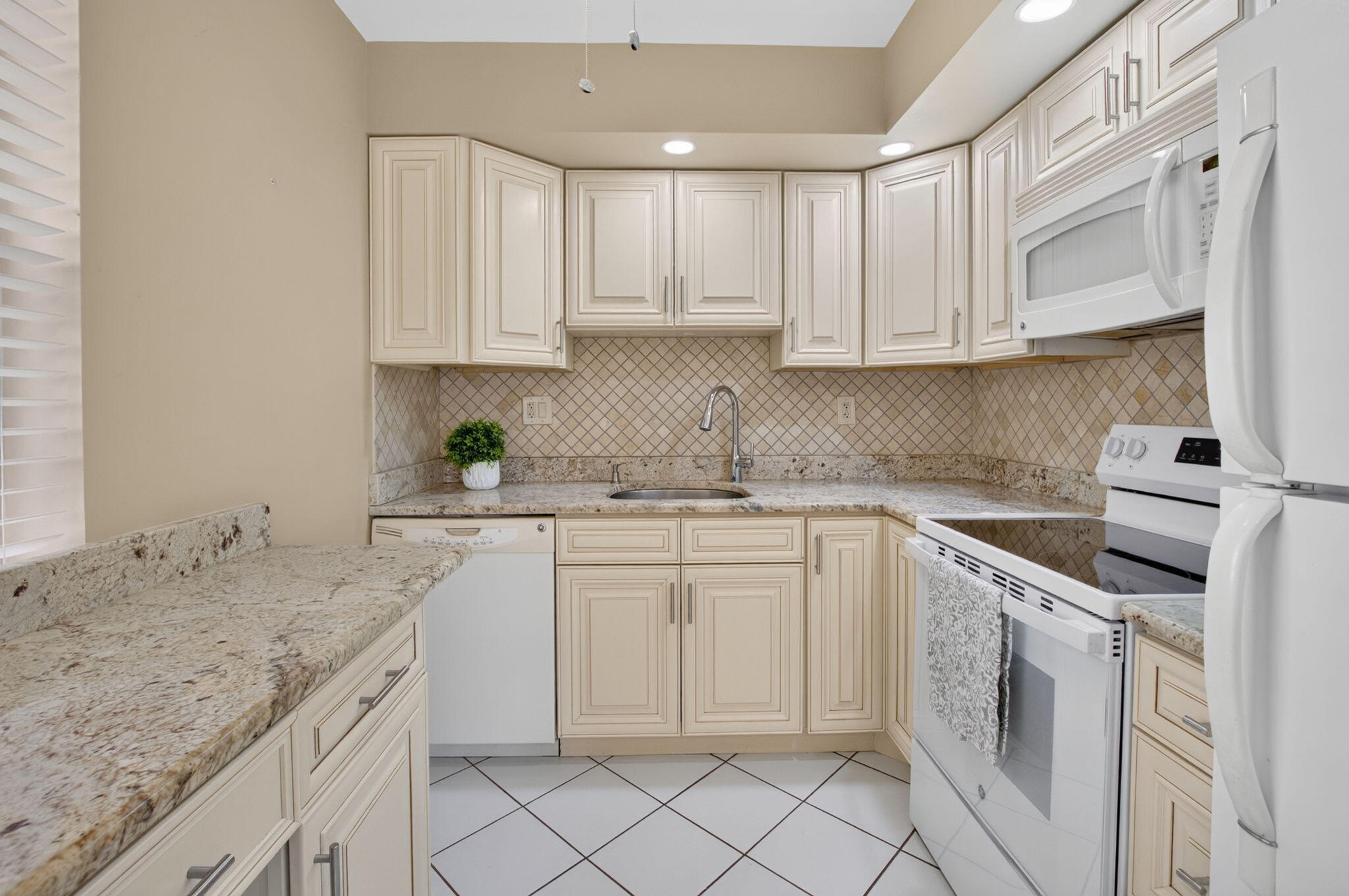 KINGS POINT CAPRI CONDOS - Residential