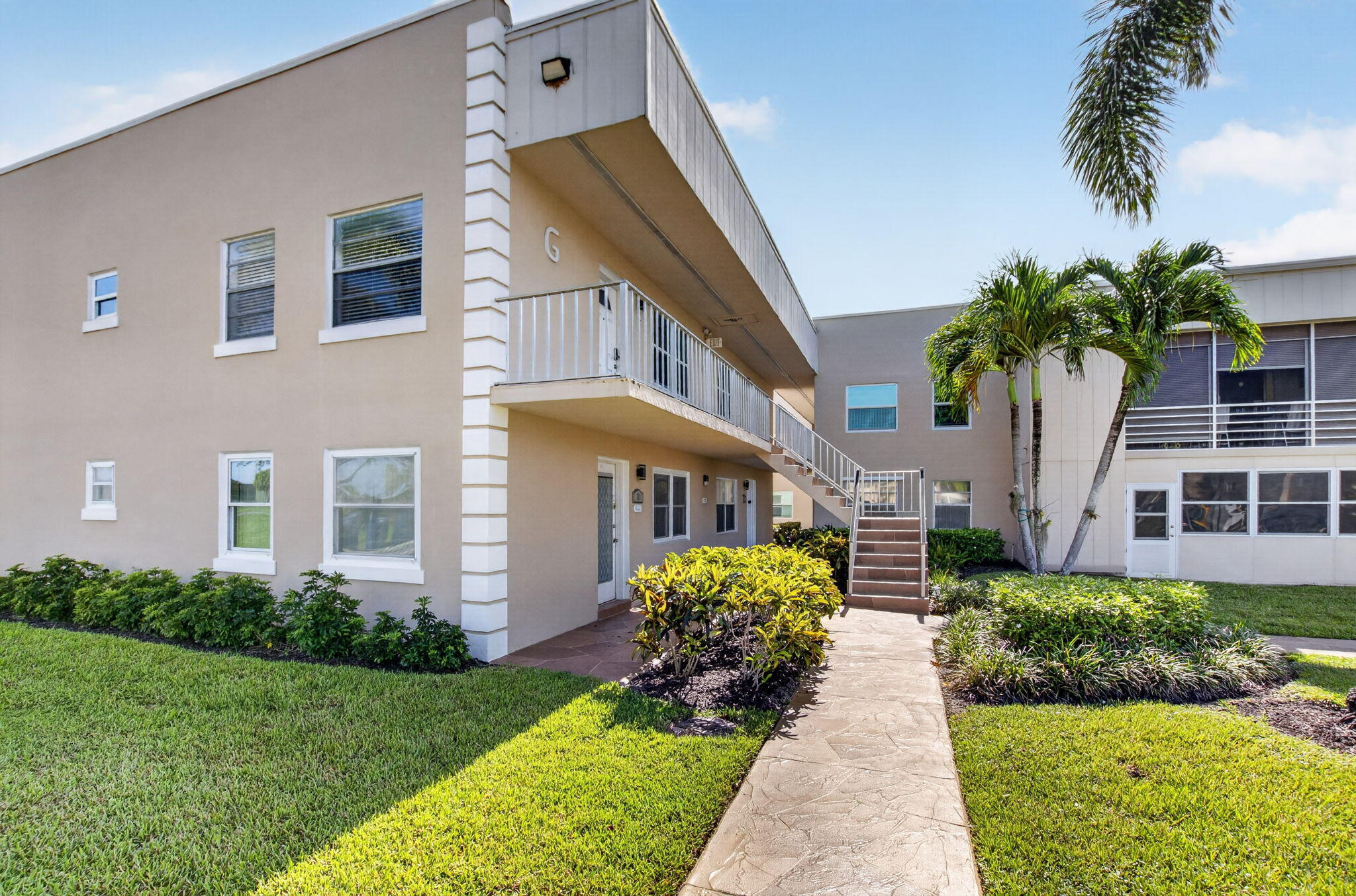 KINGS POINT CAPRI CONDOS - Residential