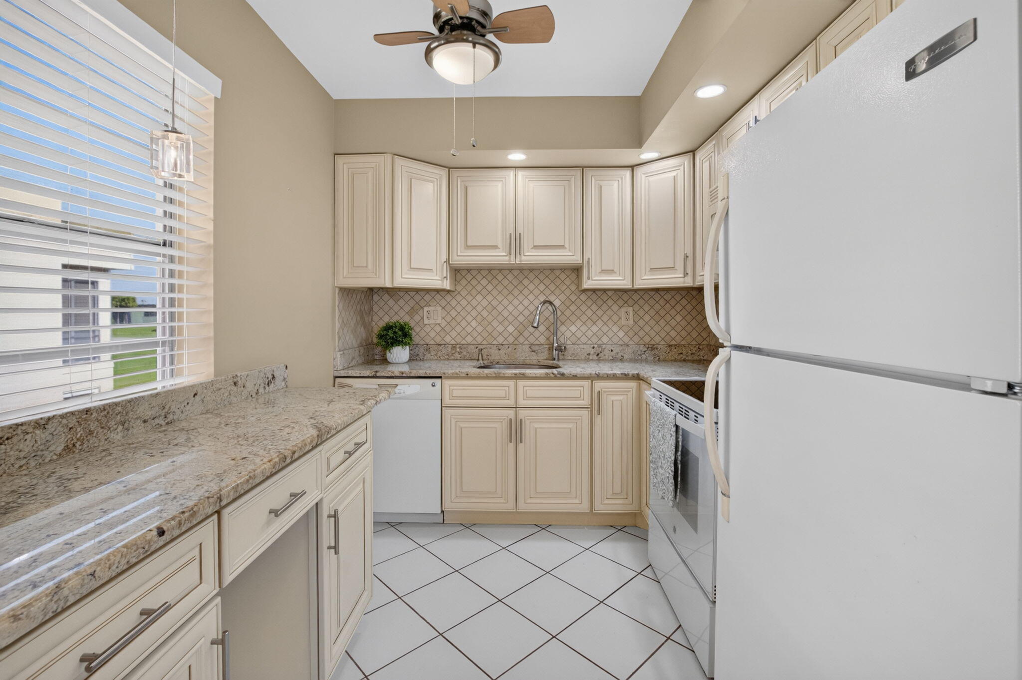 KINGS POINT CAPRI CONDOS - Residential