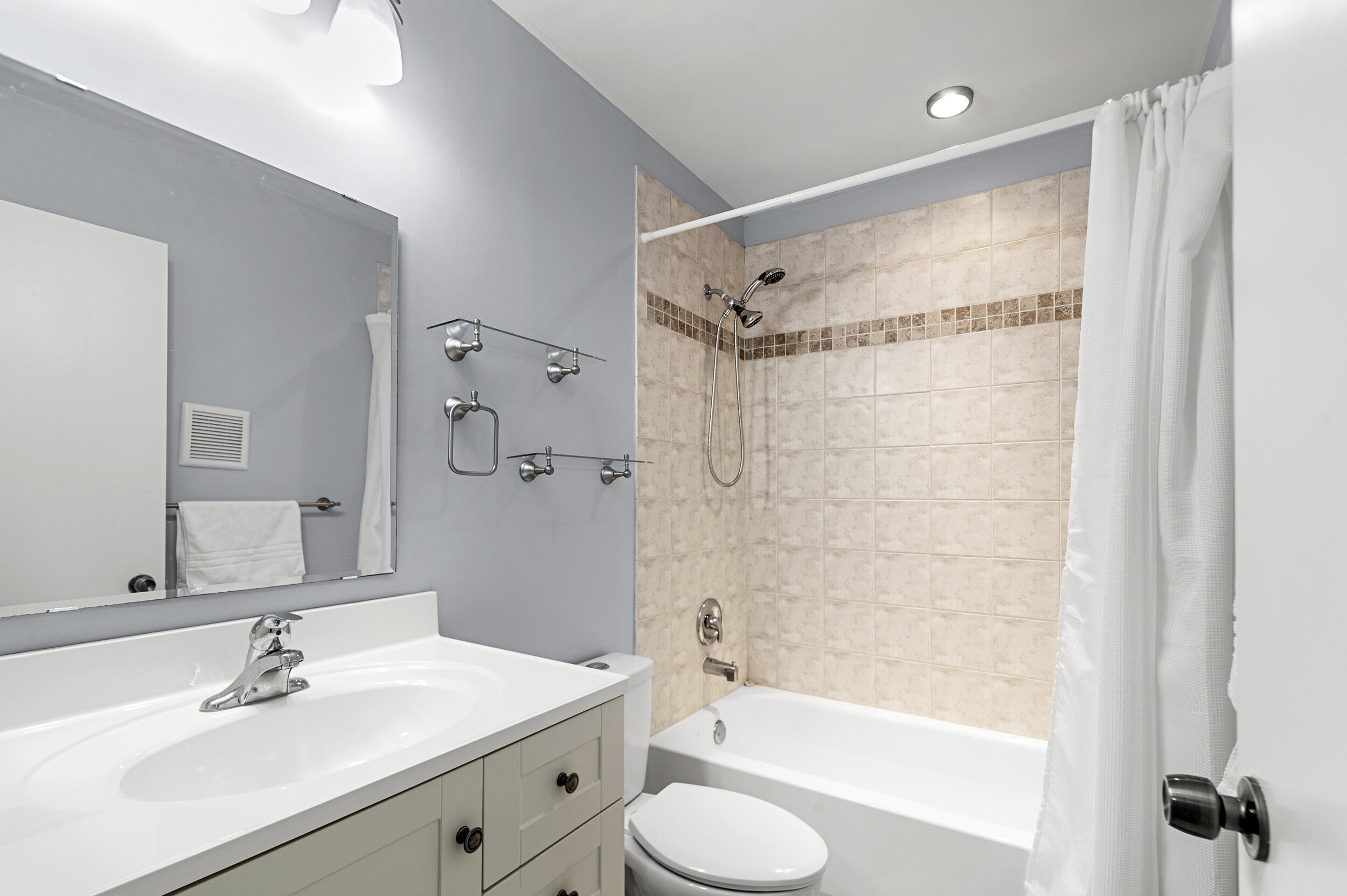 KINGS POINT FLANDERS CONDOS - Residential