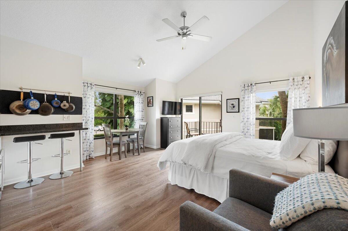 Beautiful 2nd floor studio unit complete with high ceilings, washer/dryer and kitchenette, the perfect summer hideaway! Nestled in prestigious Palm Beach Polo, 10 minutes from all equestrian venues, 15 minutes from PBI, and the high speed passenger train station is about 15 minutes. The perfect location! Fully Furnished Seasonal Rental.