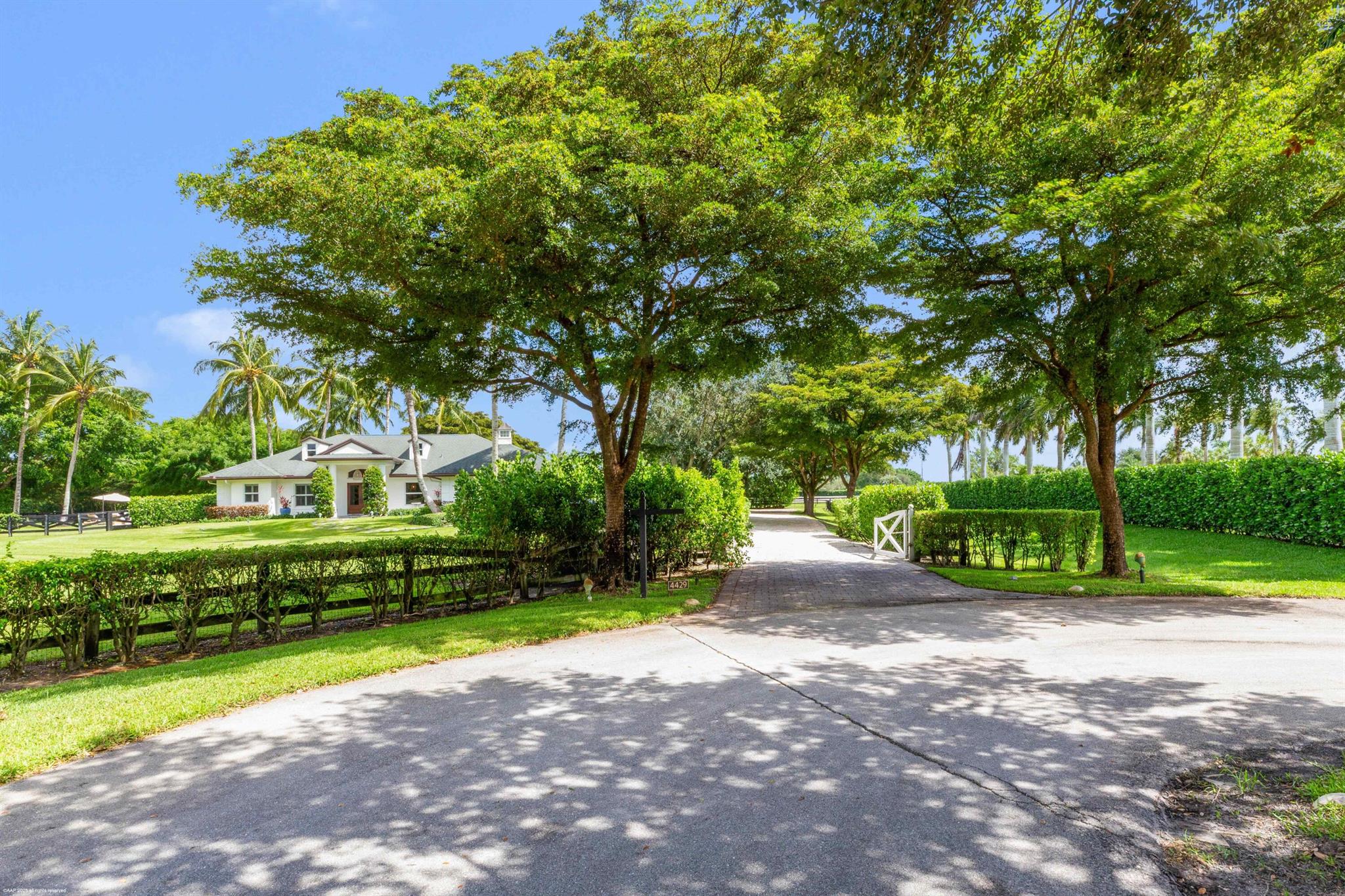 PALM BEACH POINT - Residential
