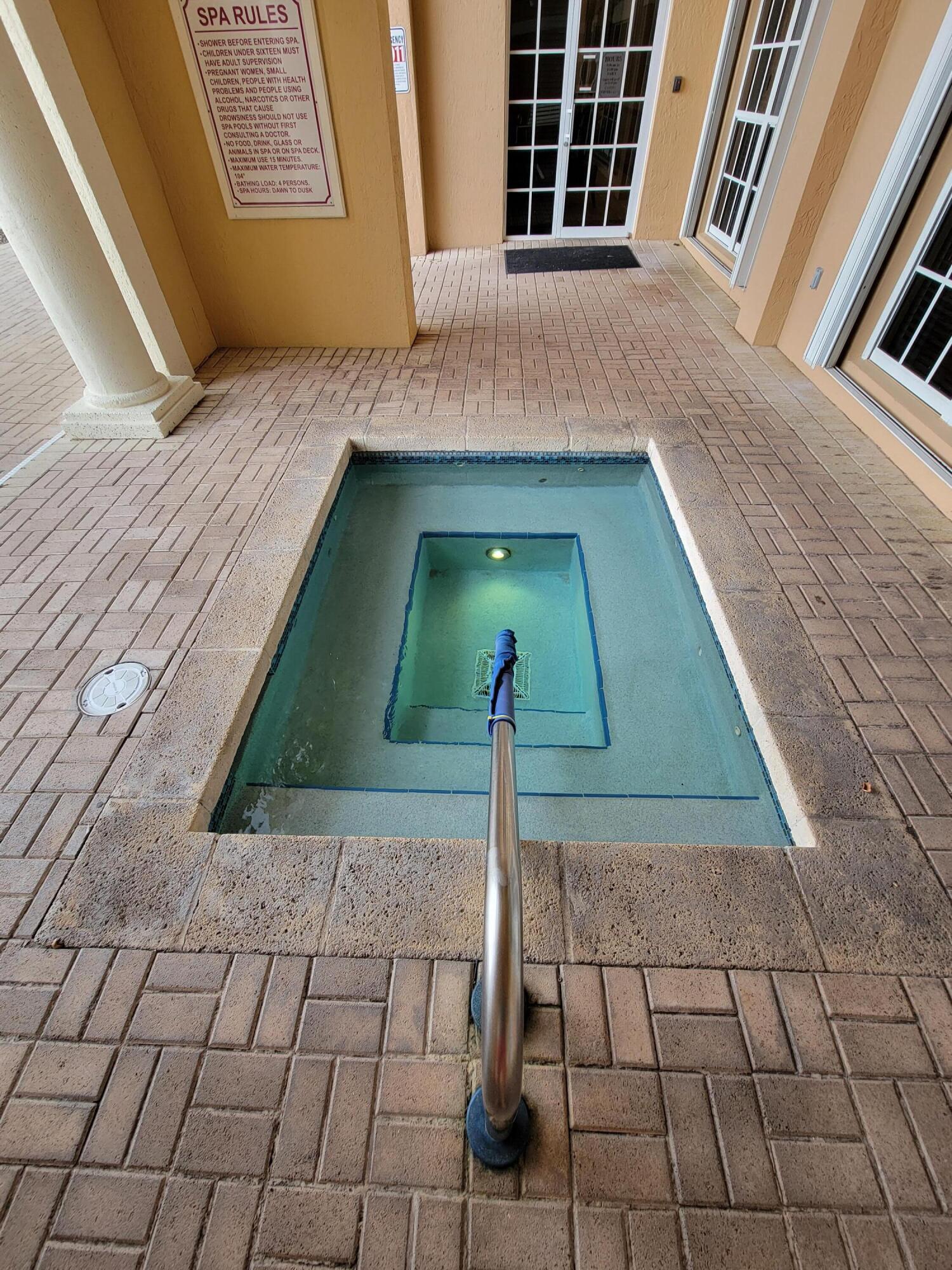 HYPOLUXOS MARINERS CAY CONDO - Residential Lease