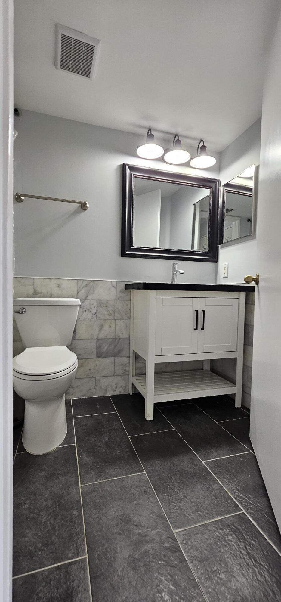 HYPOLUXOS MARINERS CAY CONDO - Residential Lease