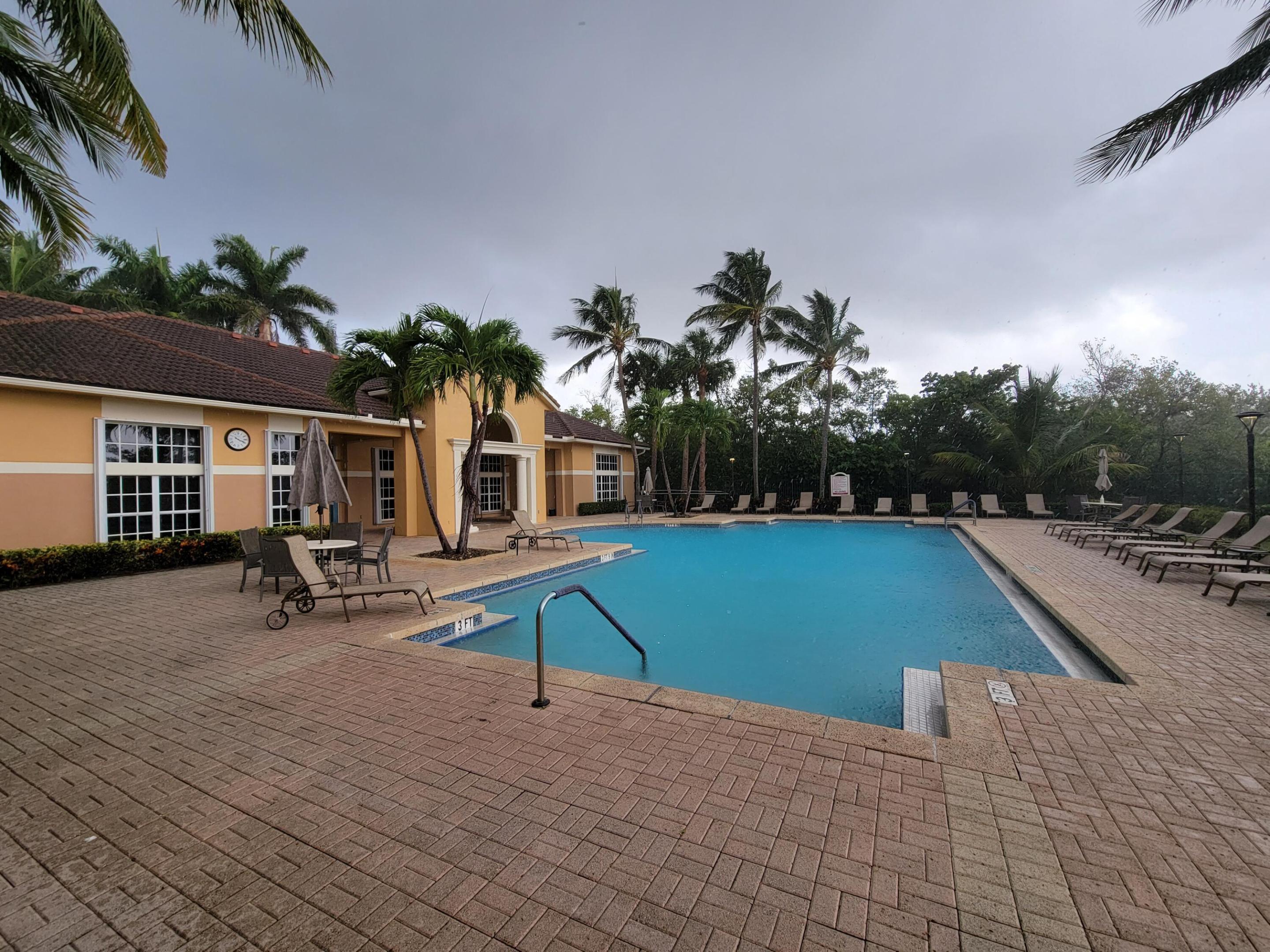 HYPOLUXOS MARINERS CAY CONDO - Residential Lease