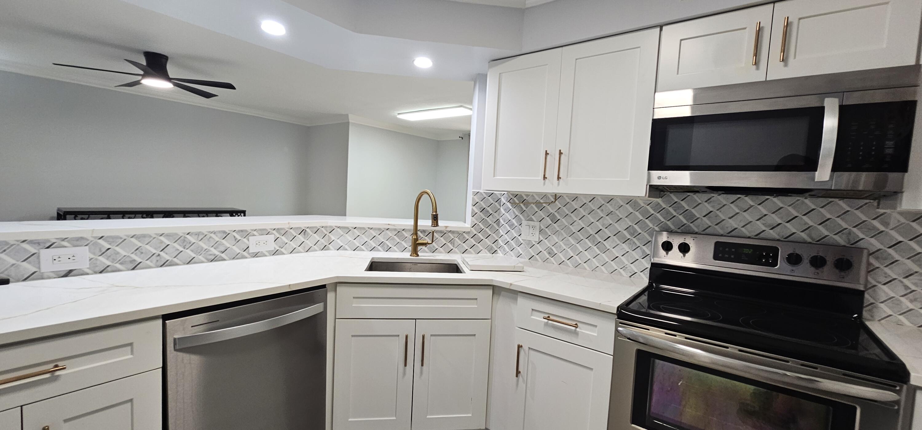 HYPOLUXOS MARINERS CAY CONDO - Residential Lease
