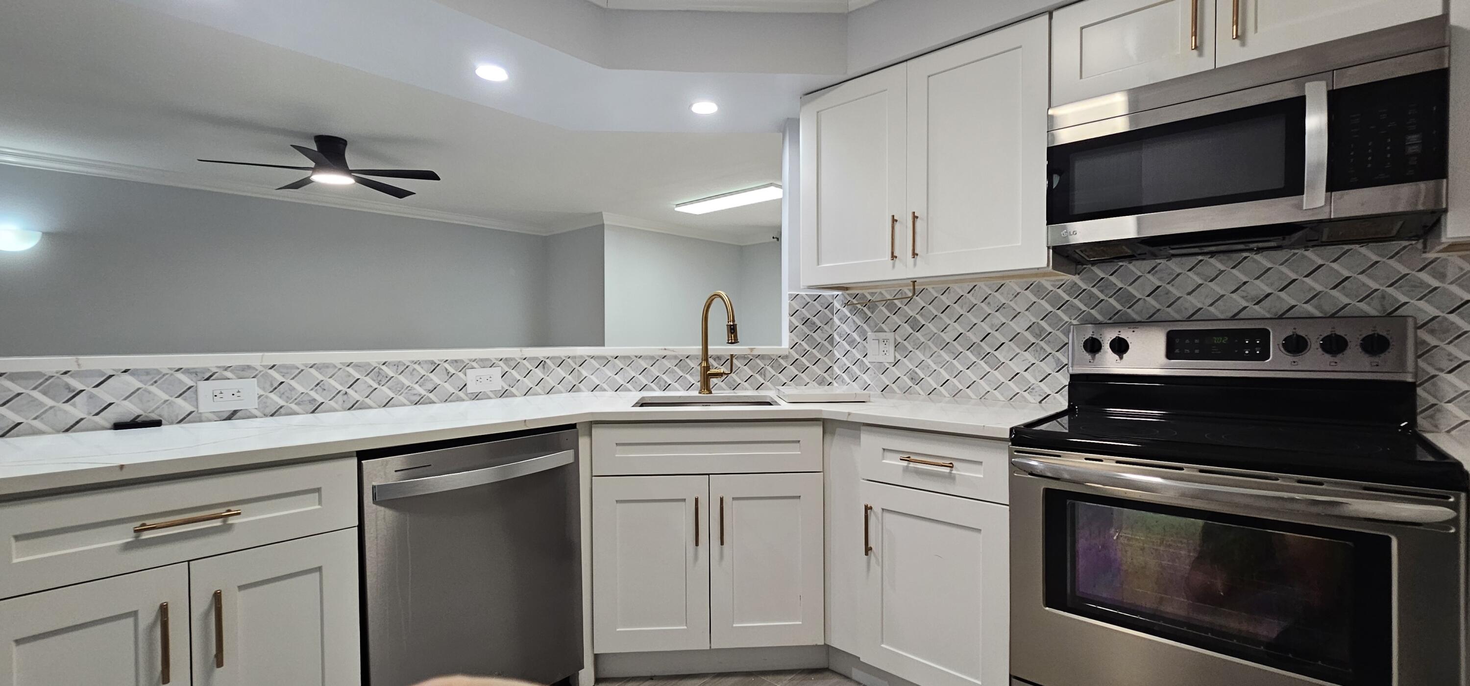 HYPOLUXOS MARINERS CAY CONDO - Residential Lease