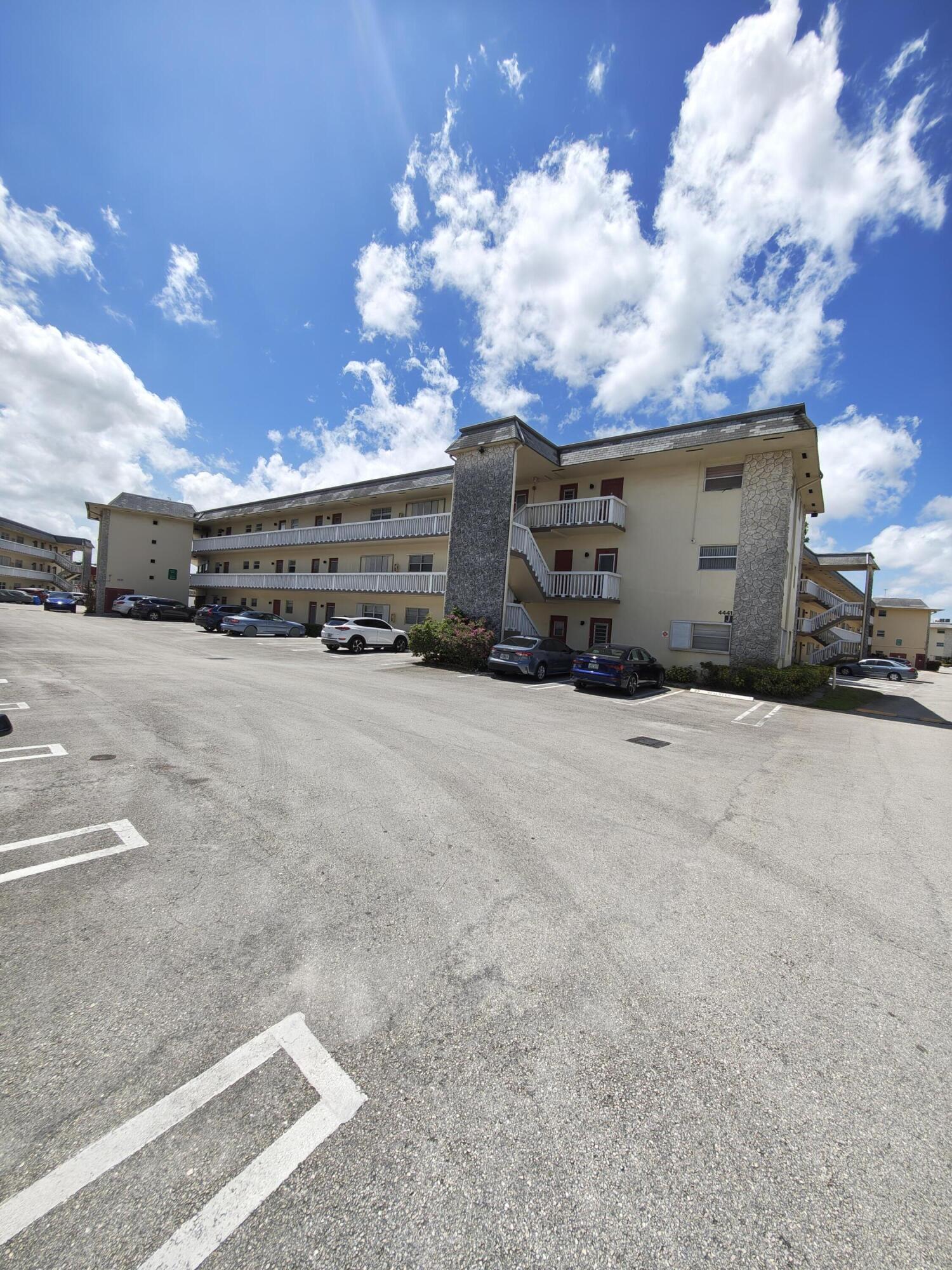 JARRET HALL CONDO - Residential