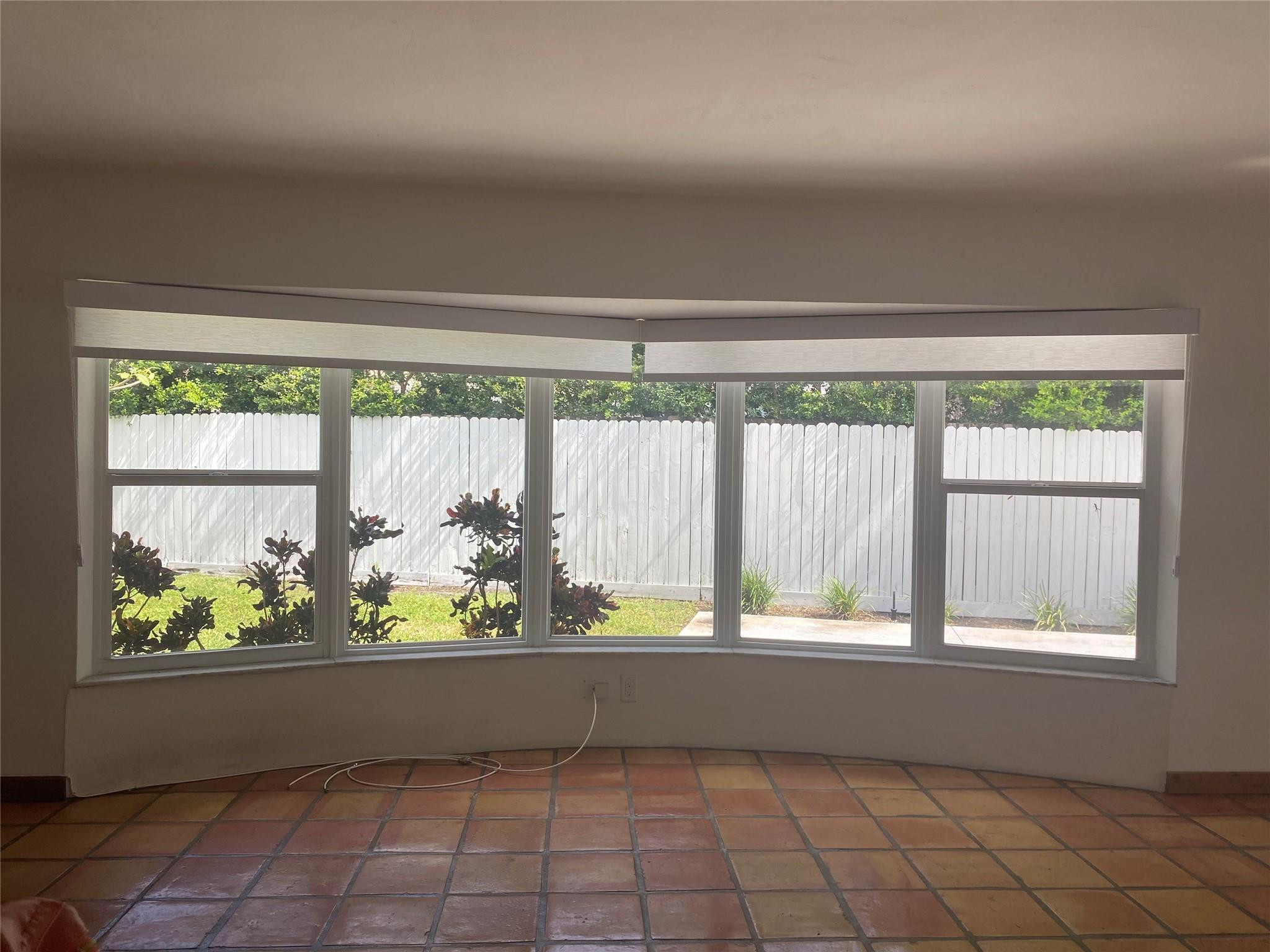 IMPERIAL POINT 1 SEC - Residential Lease