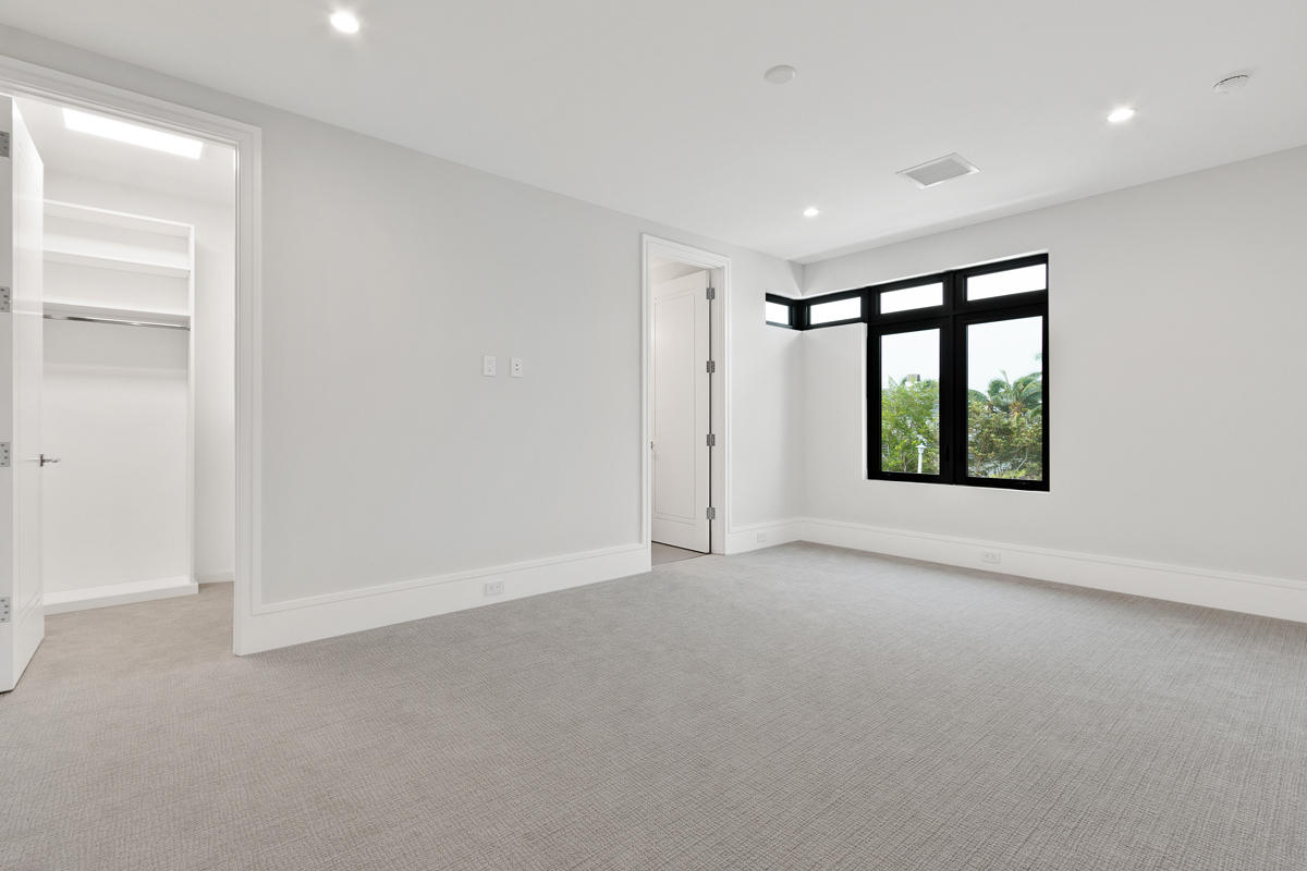 ROYAL PALM YACHT & COUNTRY CLUB - Residential