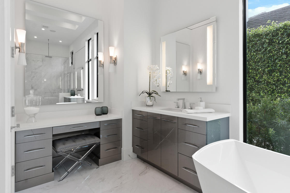 ROYAL PALM YACHT & COUNTRY CLUB - Residential