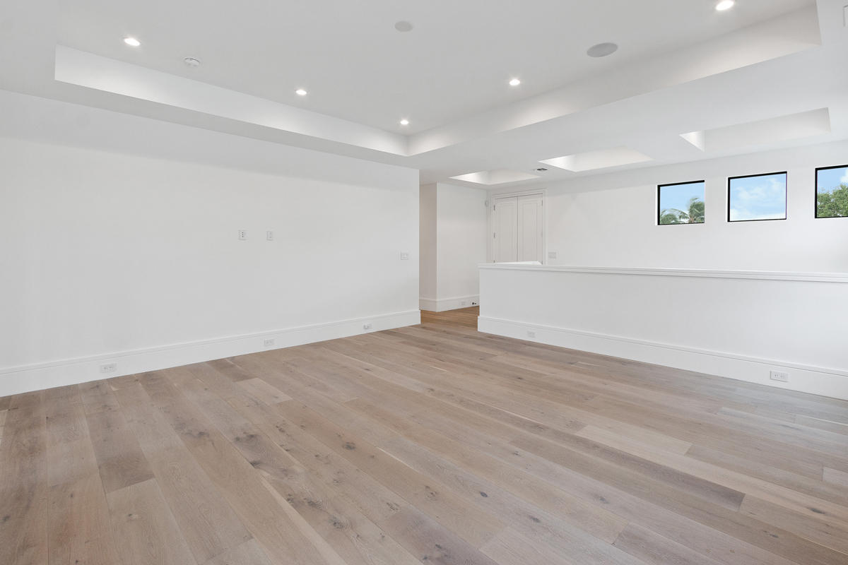 ROYAL PALM YACHT & COUNTRY CLUB - Residential
