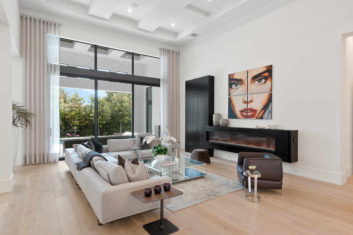 ROYAL PALM YACHT & COUNTRY CLUB - Residential